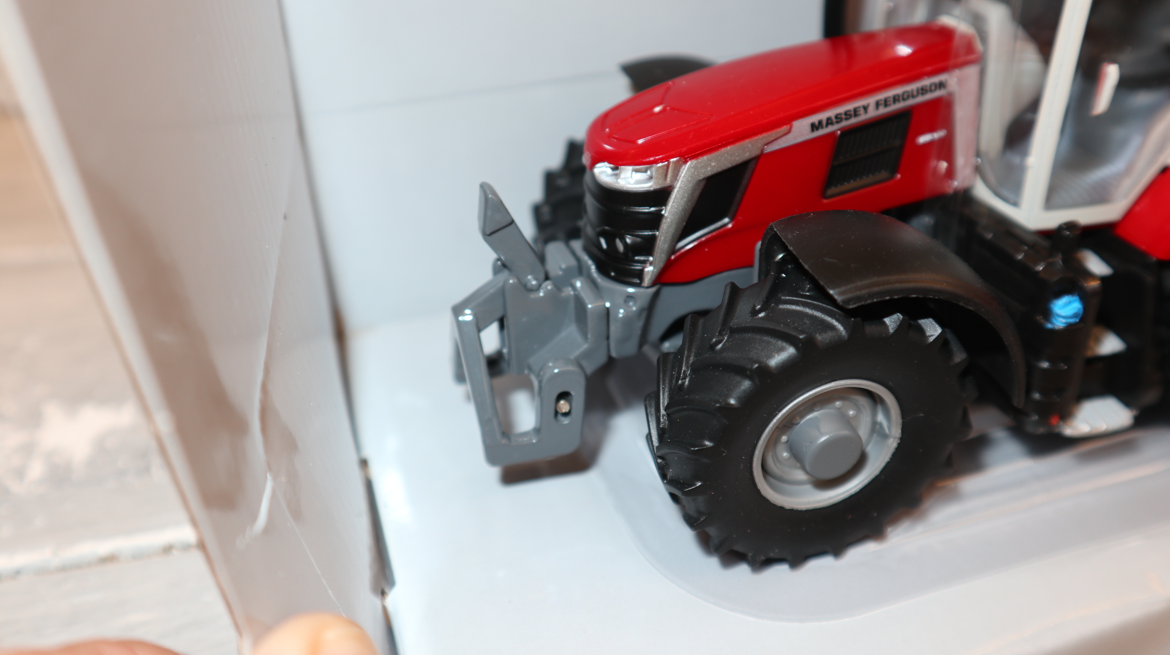 Britains Ertl 16447 in 1:32,  Massey Ferguson 6S.180,  aus USA, NEU in OVP