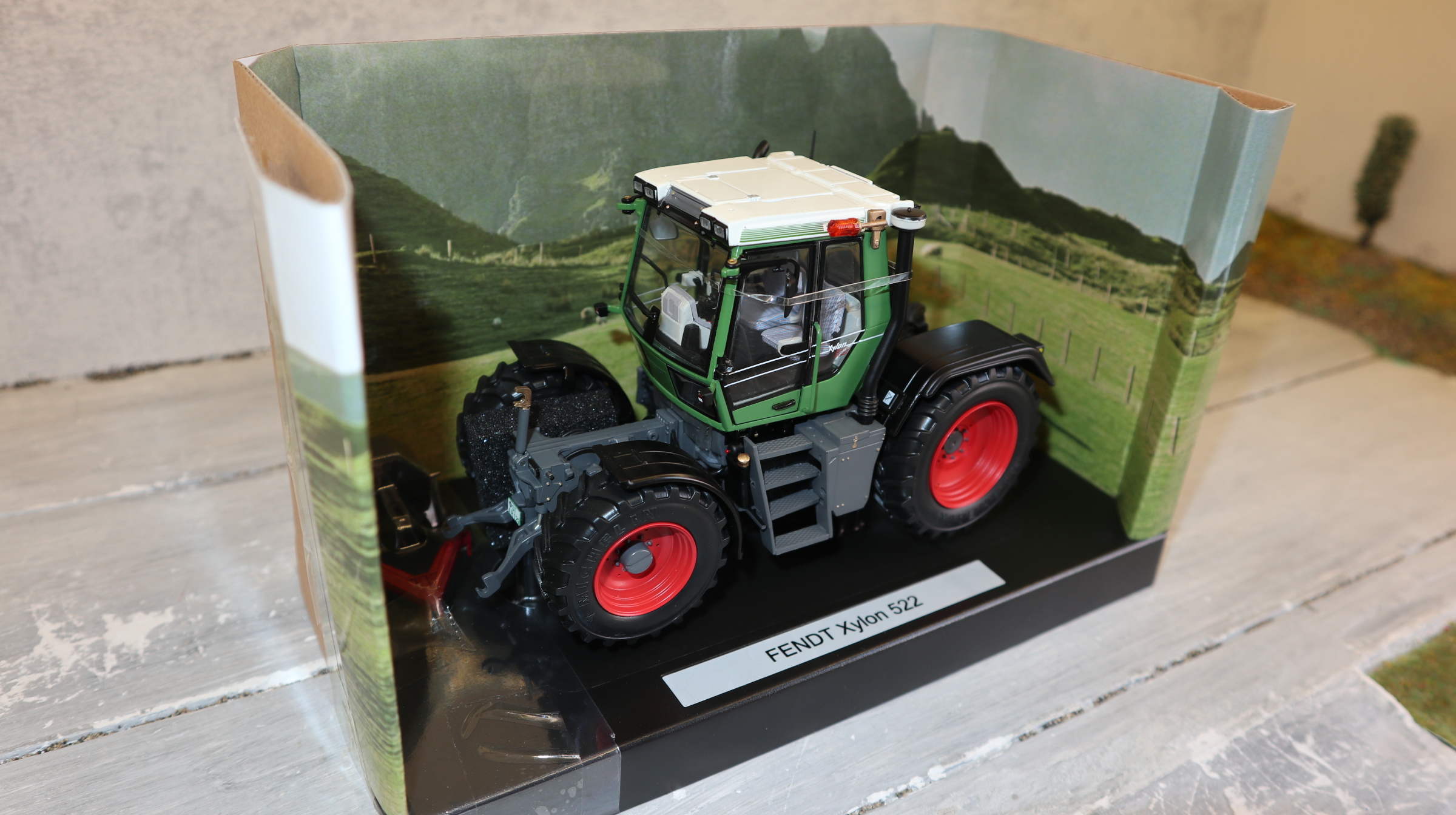 Weise Toys 1081 in 1:32, Fendt Xylon 522 rote Felgen,  NEU in OVP