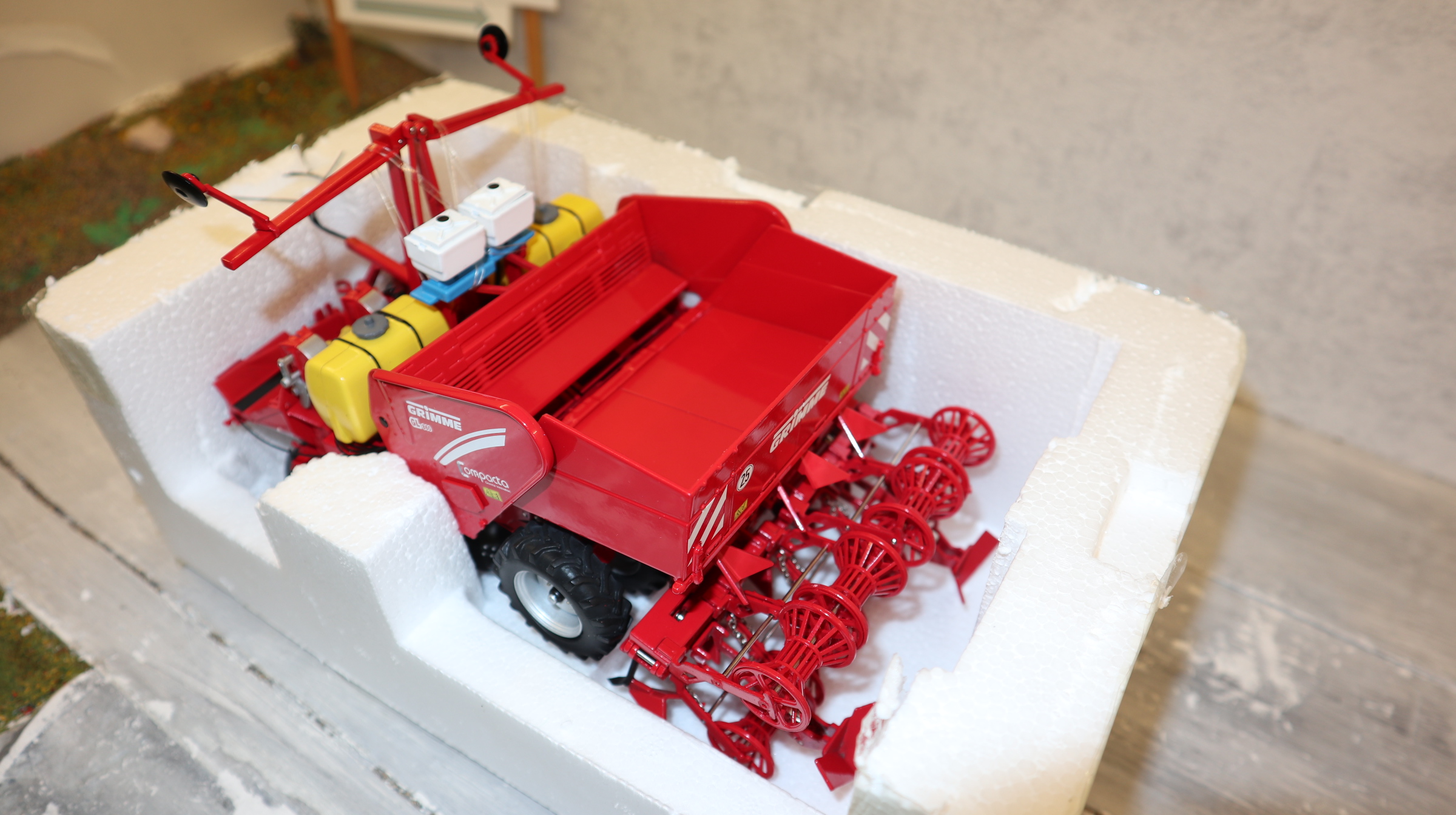 ROS  601451 in 1:32, Grimme Kartoffelleger Compacta GL 860, NEU in OVP