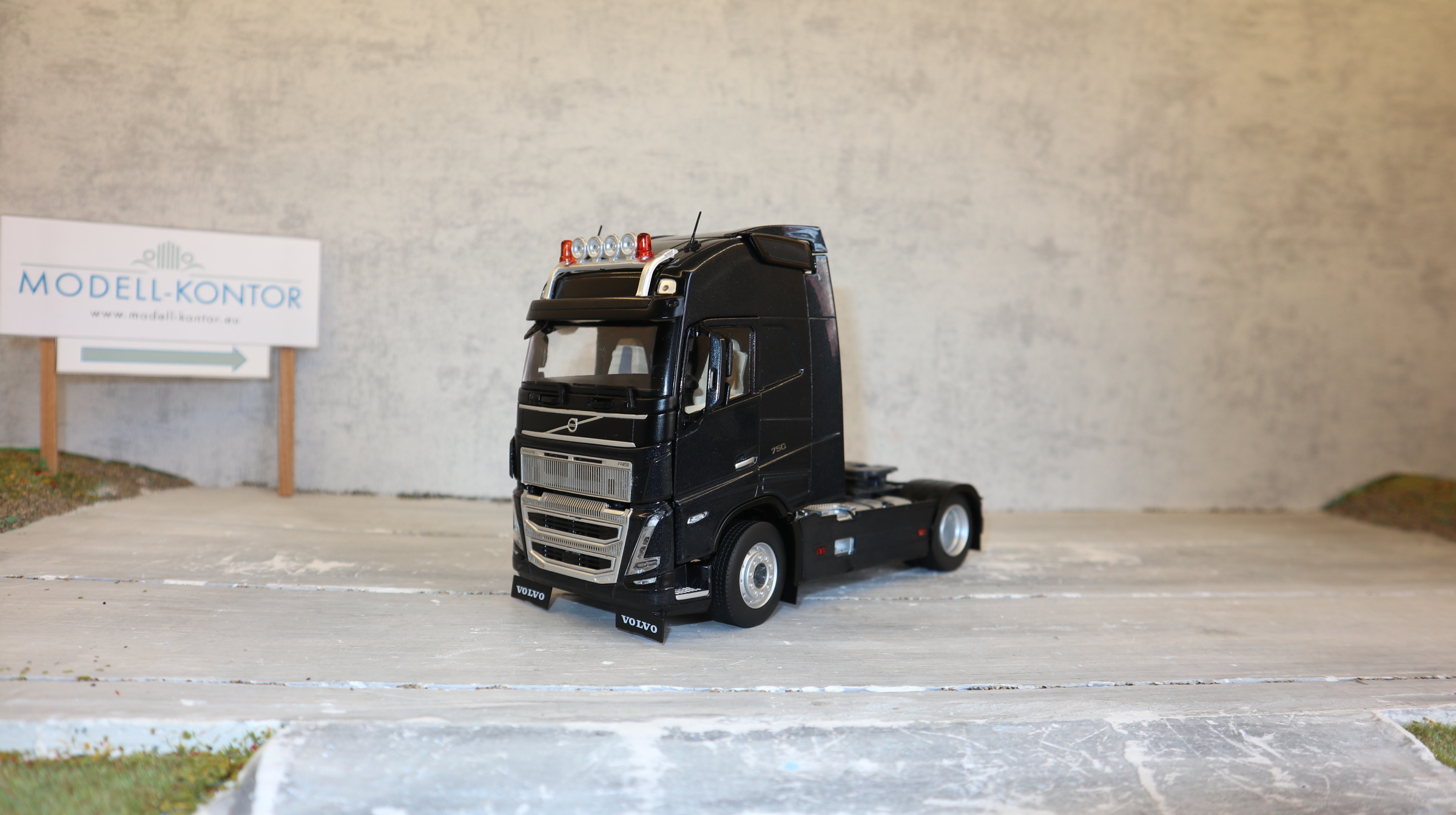 MarGe 2320-02 in 1:32, VOLVO FH5 4x2 in Anthrazit,  Facelift, NEU in OVP