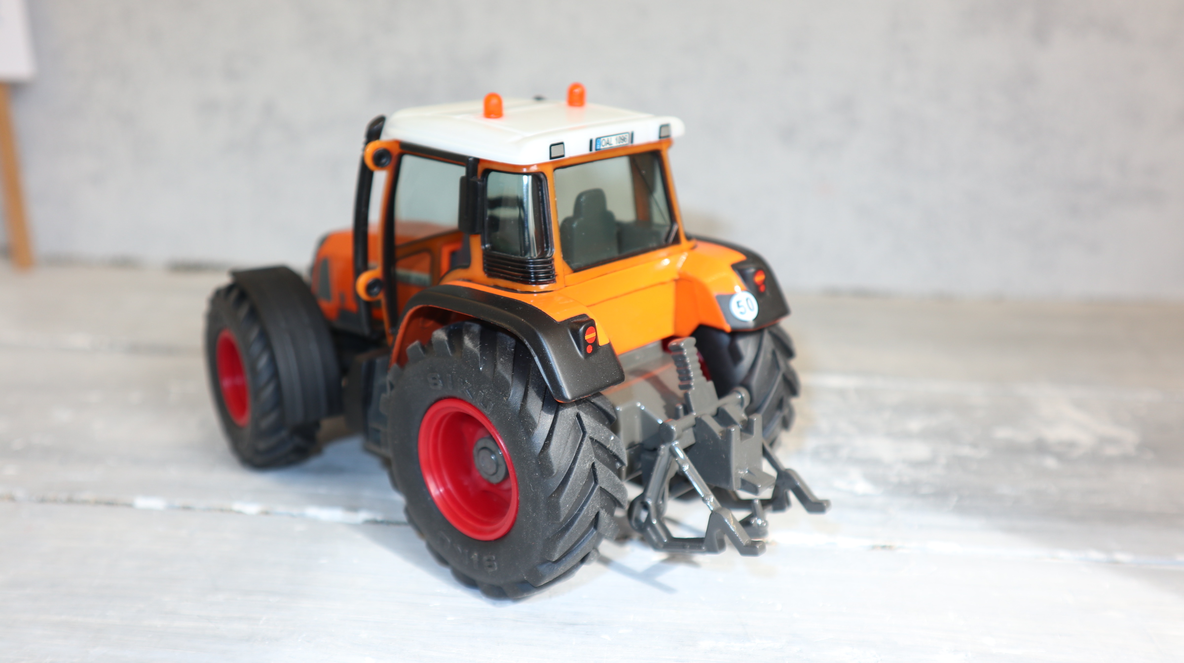 Siku 2965 in 1:32, Fendt 714 Vario Kommunal, Sondermodell, NEU in OVP