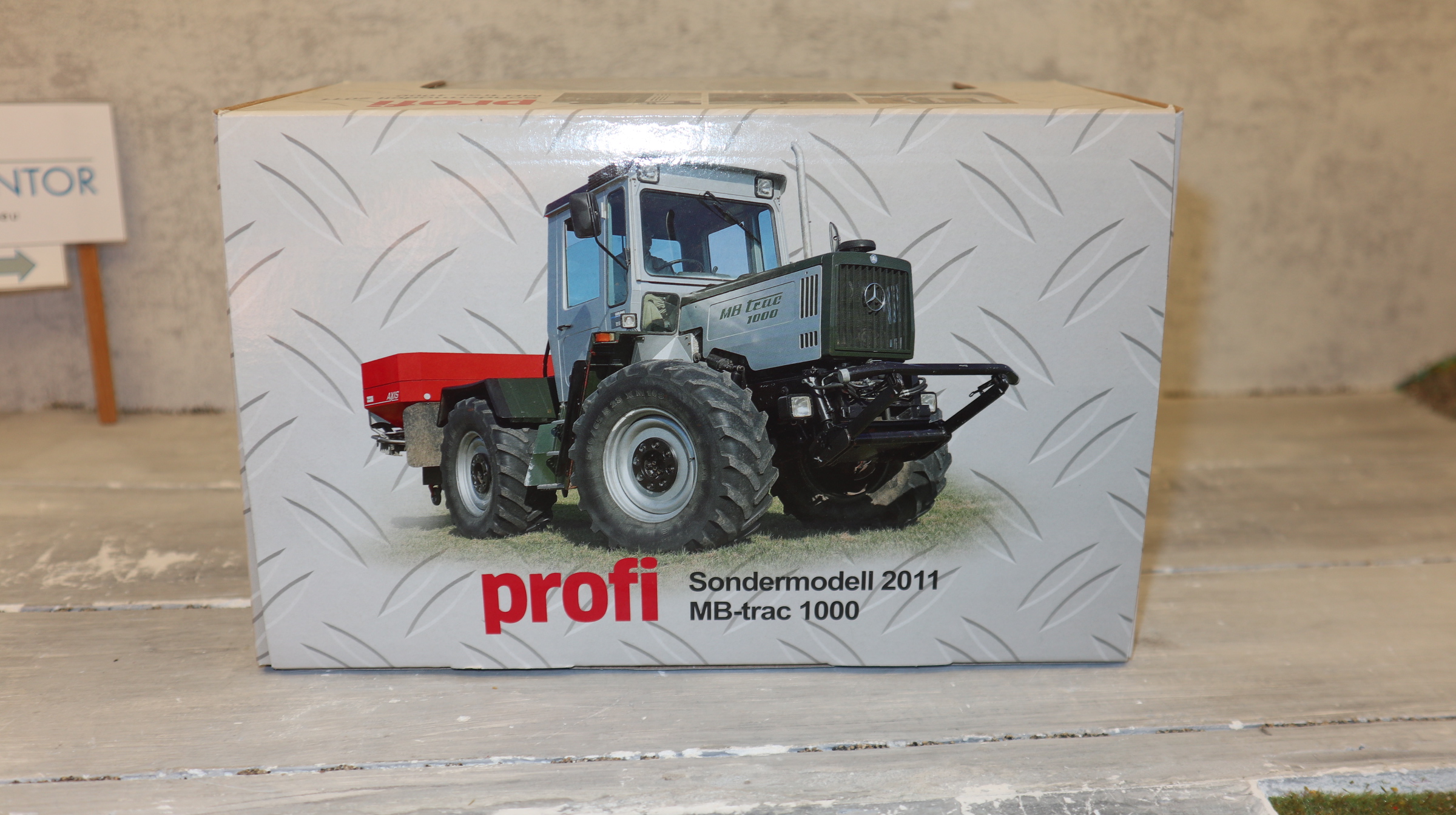 Weise Toys - Profi in 1:32, MB-trac 1000 silber-distelgrün, Zwillingsreifen,  NEU in OVP