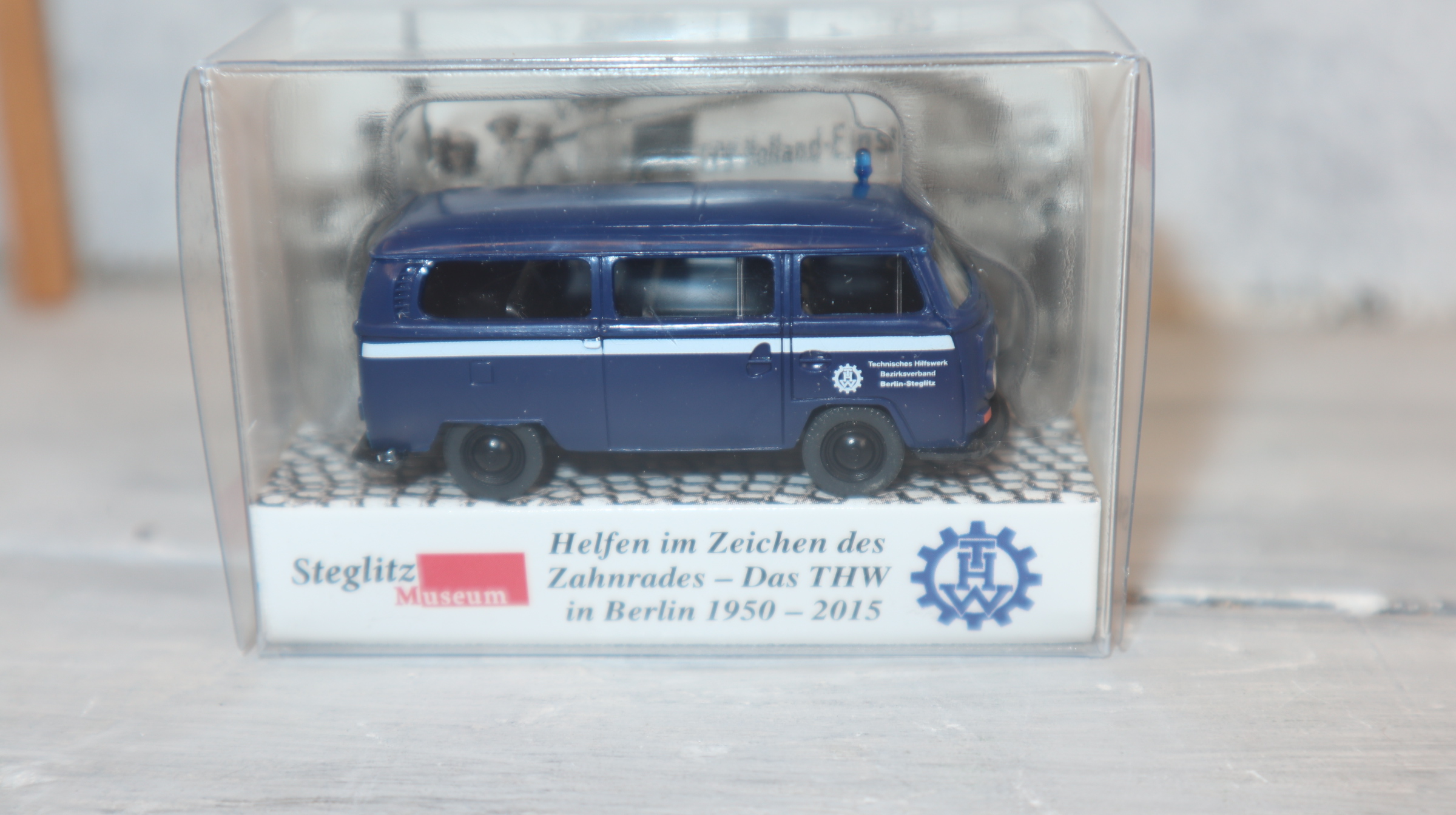 Wiking 069356 in 1:87, THW-Bus VW T2 Steglitz Museum, NEU in OVP