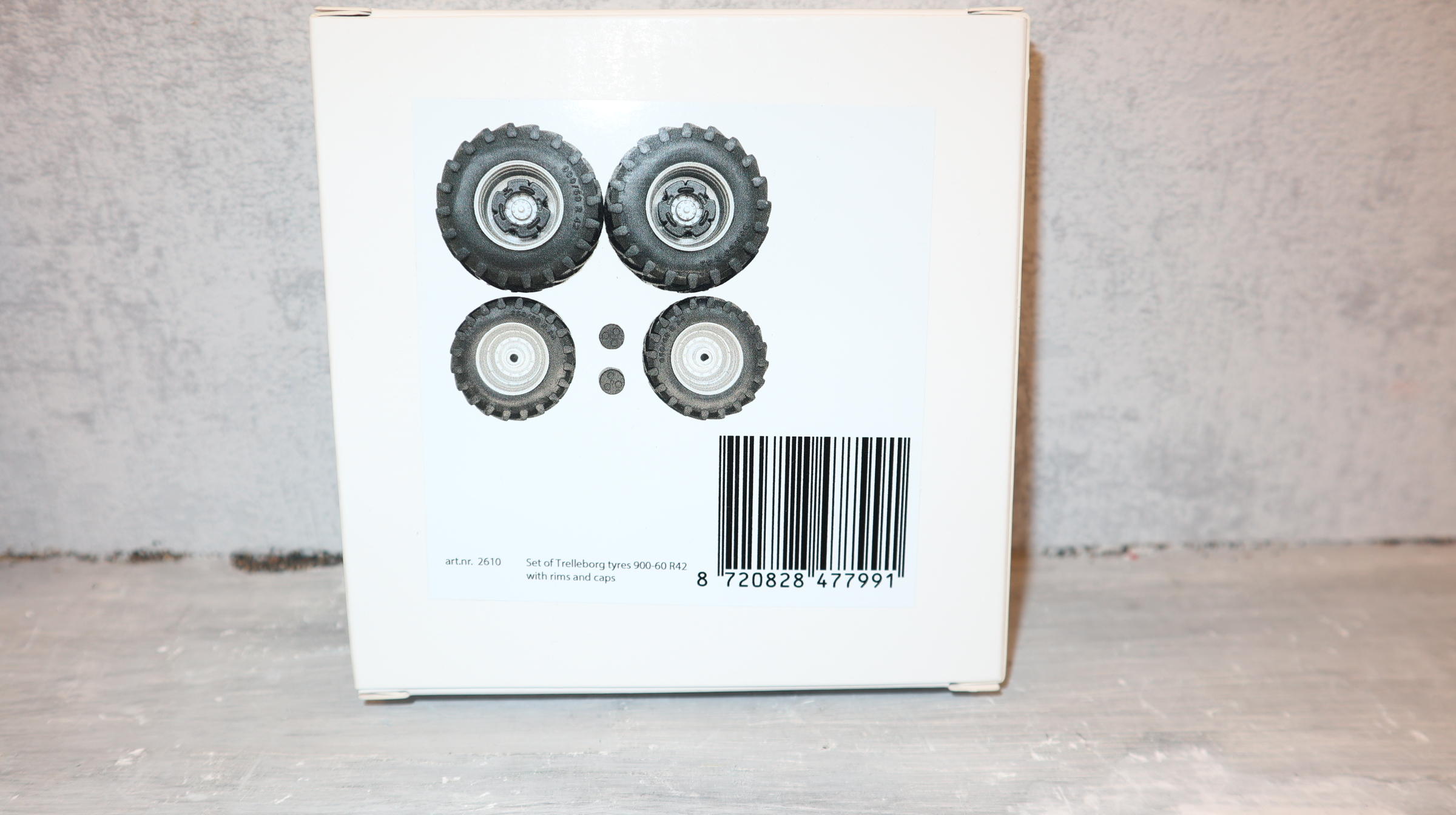 MarGe 2610 in 1:32, Reifen-Set Trelleborg 900-60R42, NEU in OVP