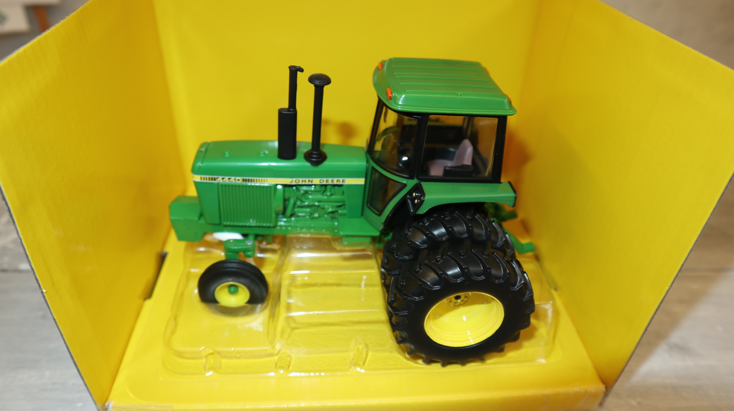 Britains 43380 in 1:32, John Deere 4440 Zwillingsreifen an HA,  NEU in OVP