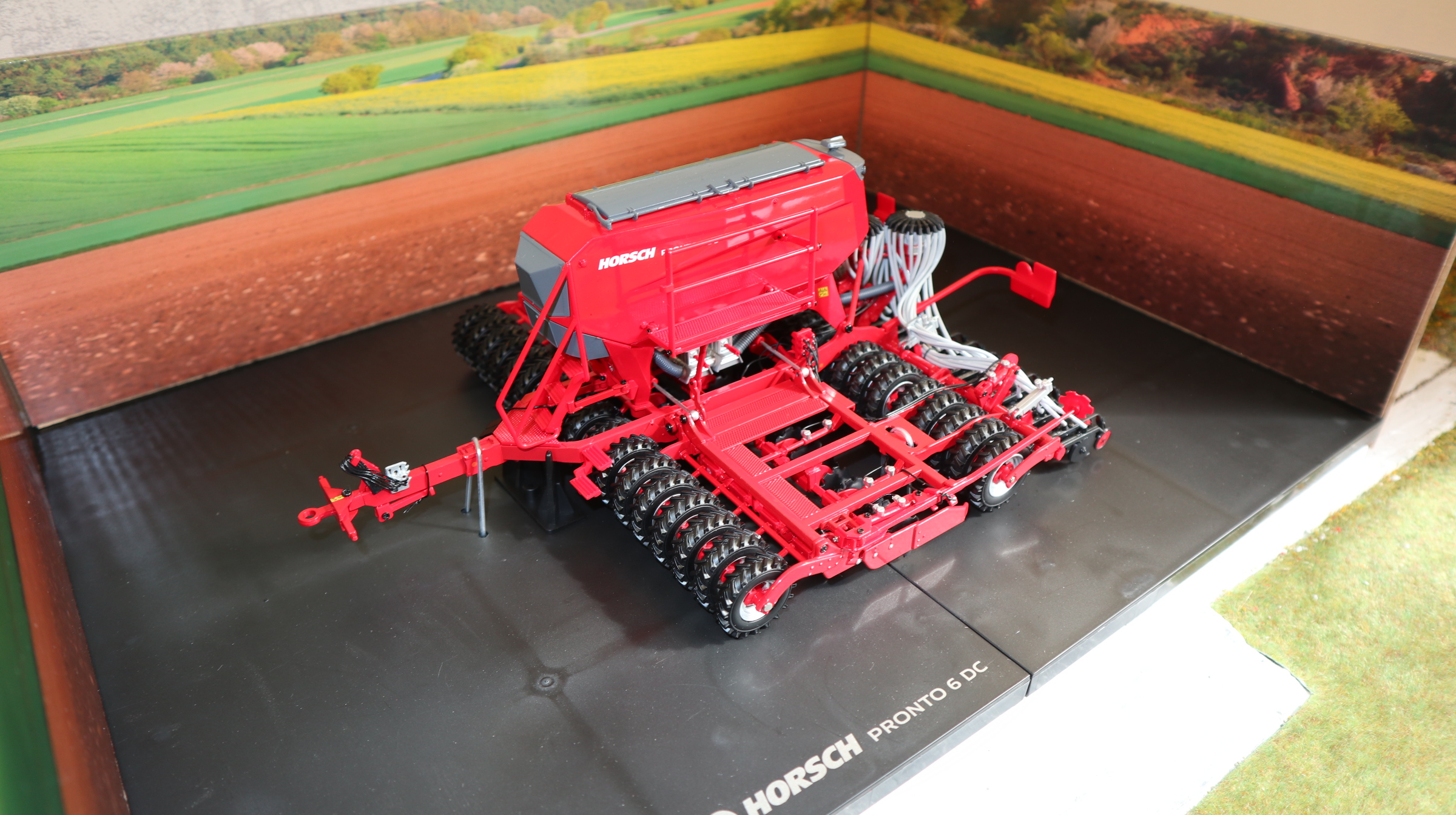 Universal Hobbies UH 6605  in 1:32,  HORSCH Pronto 6DC,  NEU in OVP