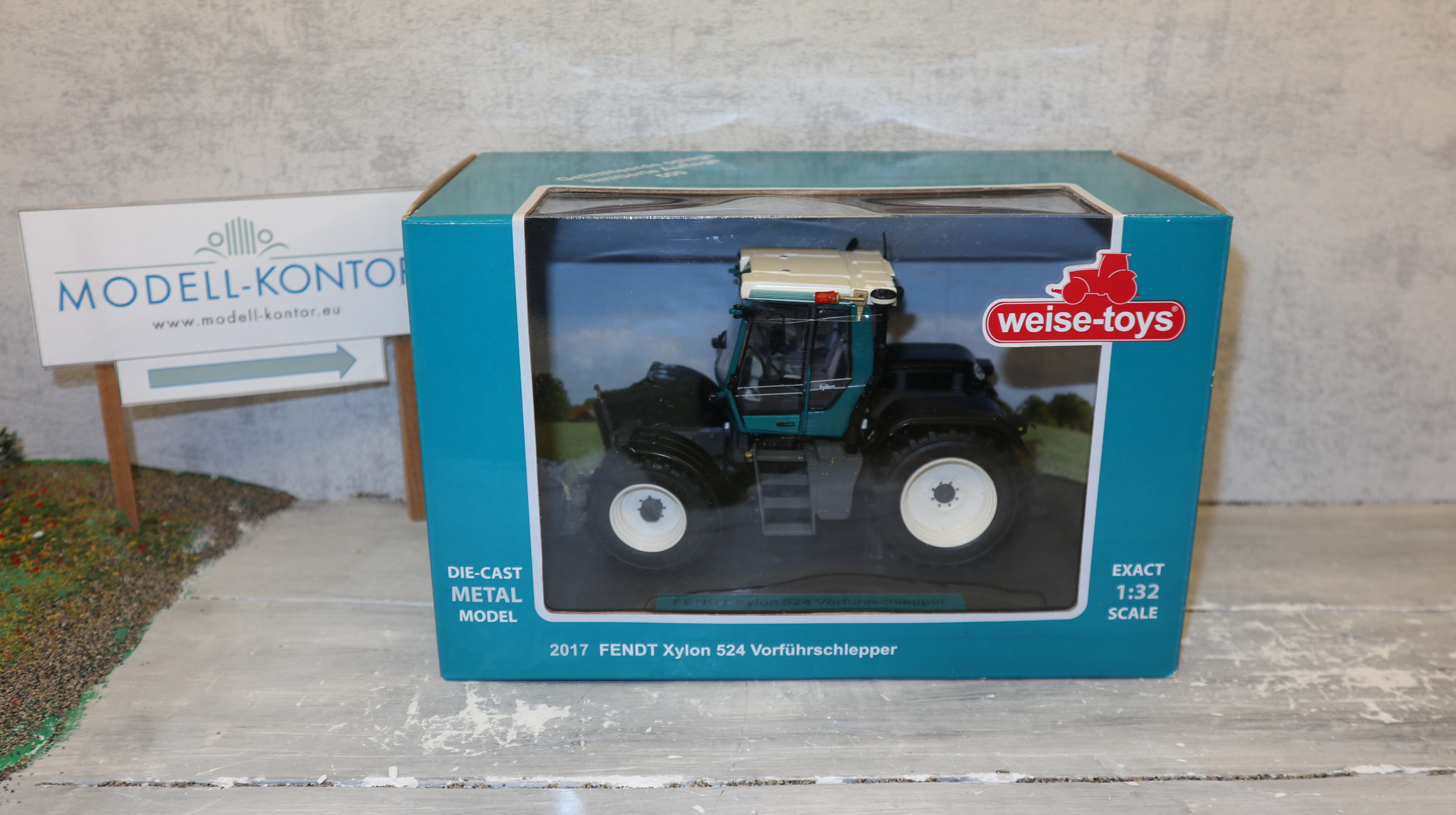 Weise Toys 2017 in 1:32, Fendt Xylon 524 TÜRKIS Vorführschlepper, NEU in OVP