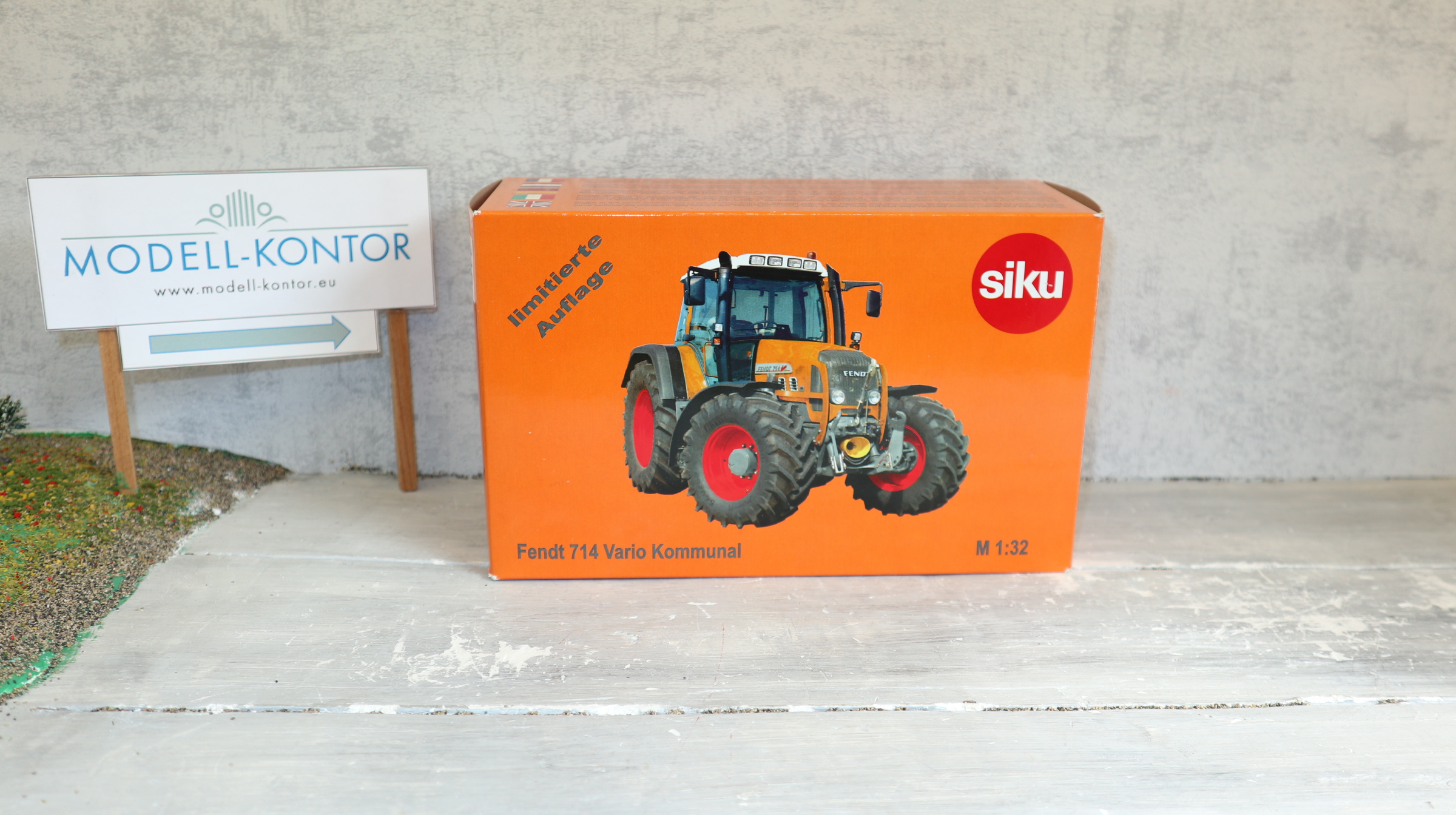 Siku 2965 in 1:32, Fendt 714 Vario Kommunal, Sondermodell, NEU in OVP