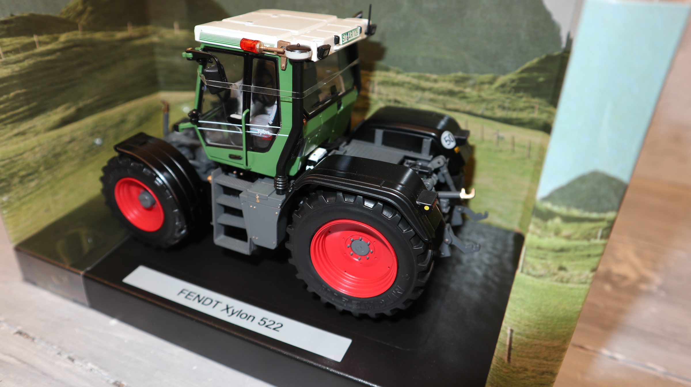 Weise Toys 1081 in 1:32, Fendt Xylon 522 rote Felgen,  NEU in OVP