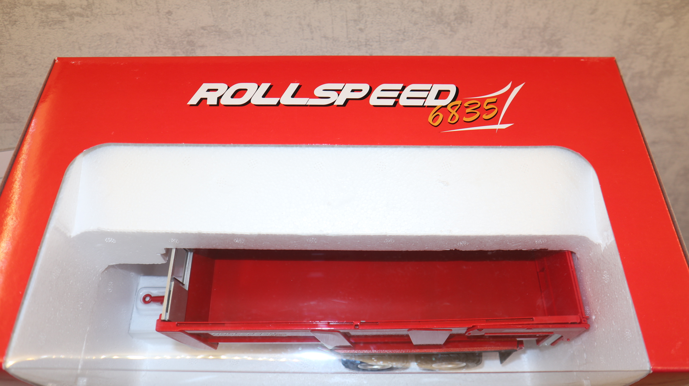 Universal Hobbies UH 6339  in 1:32,  Rolland Rollspeed 6835 in ROT,  NEU in OVP