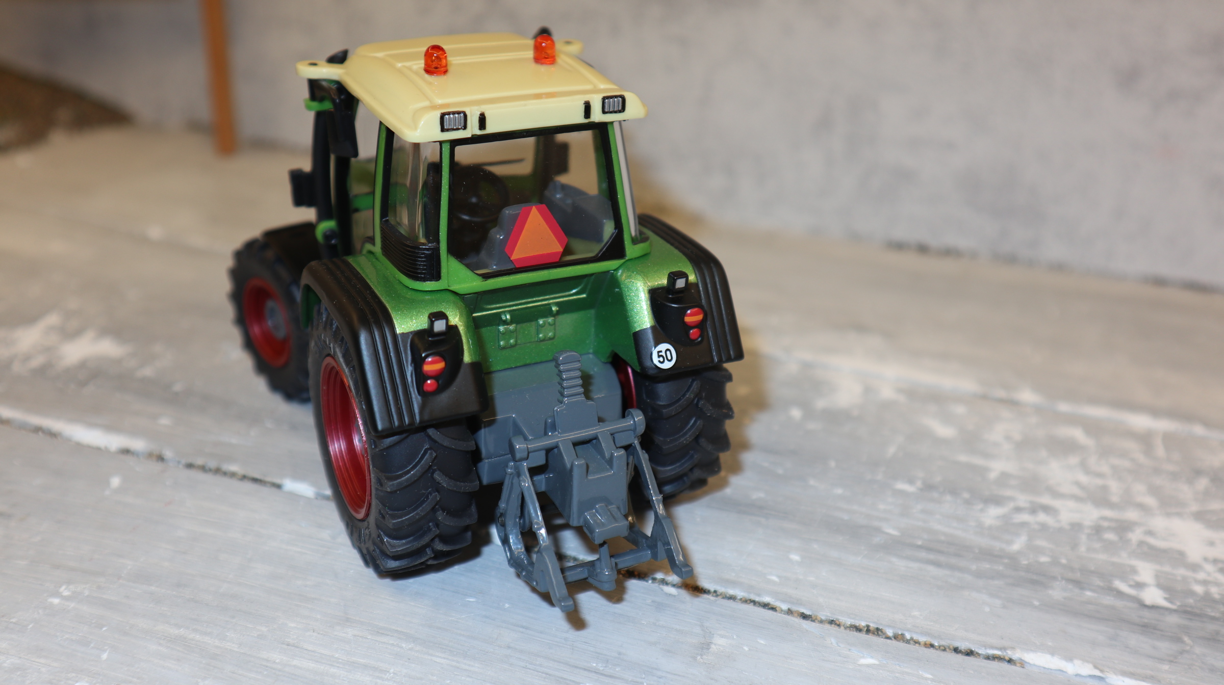 Siku 2968 in 1:32,  Sondermodell Fendt 412 grünmetallic , NEU in OVP