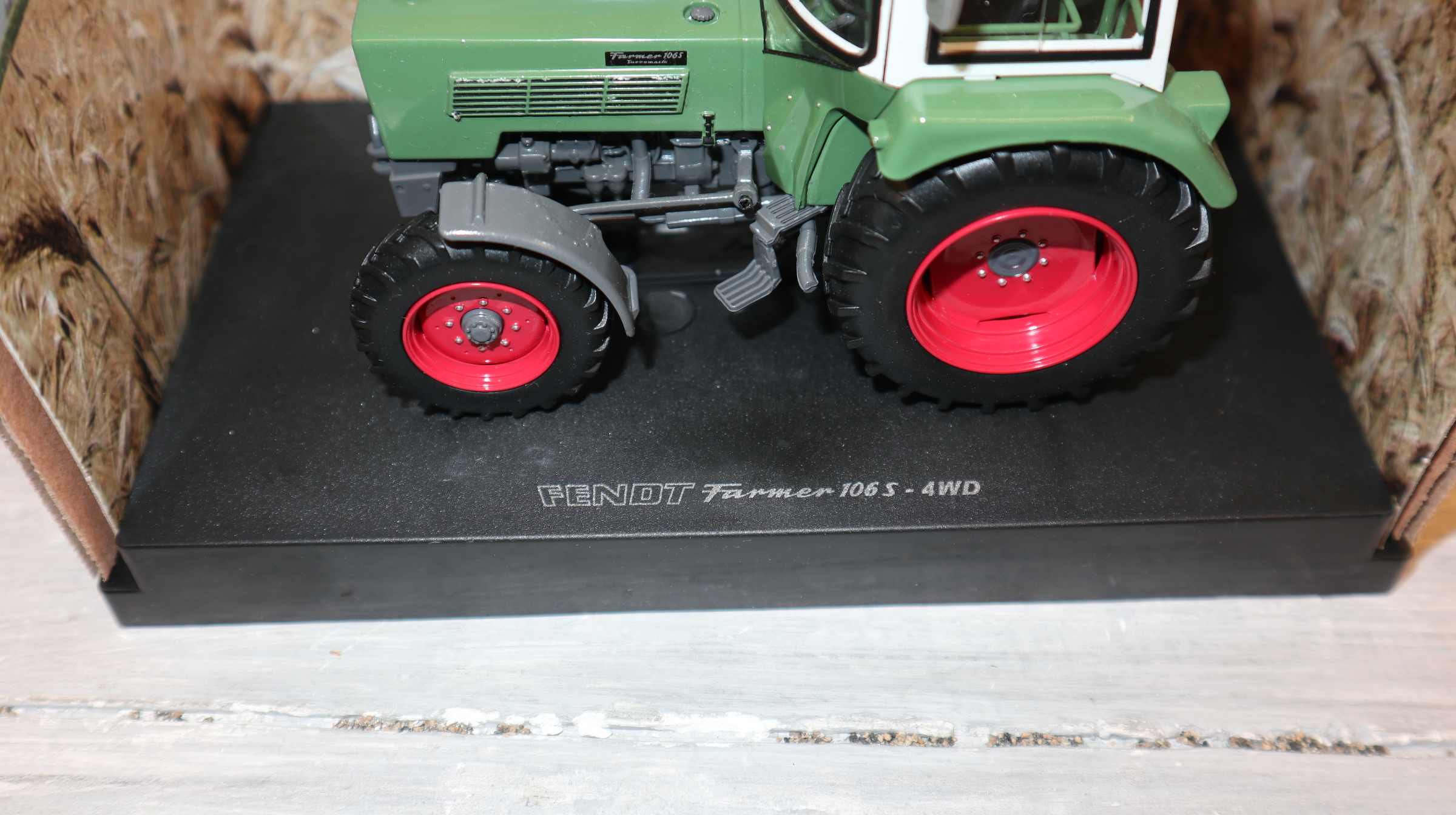 Universal Hobbies UH 5312 in 1:32,  Fendt Farmer 106S 4WD mit Fritzmeier-Kabine, NEU in OVP