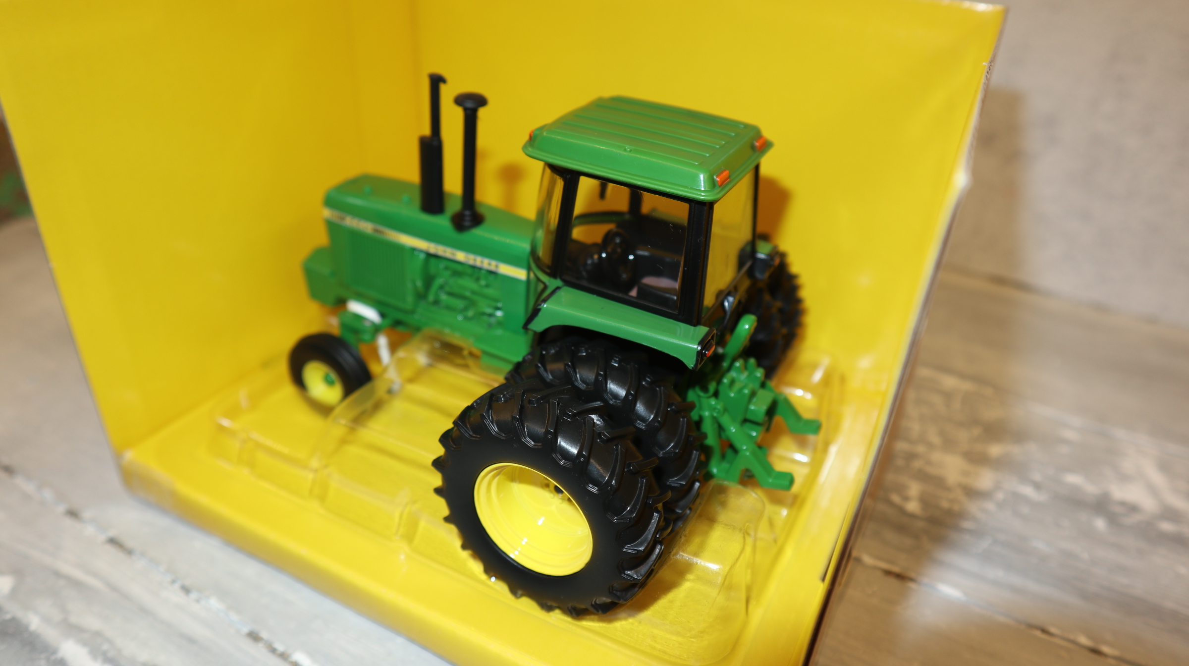 Britains 43380 in 1:32, John Deere 4440 Zwillingsreifen an HA,  NEU in OVP