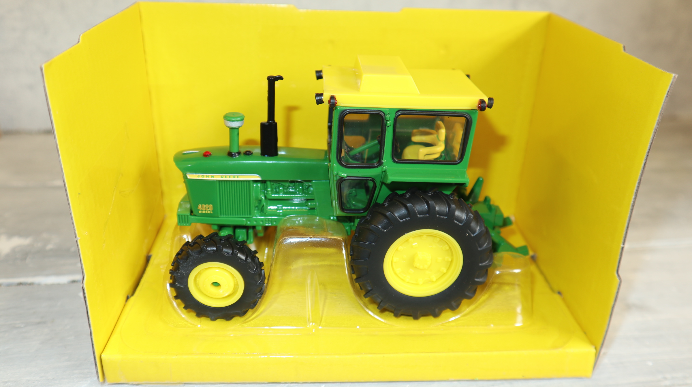 Britains Ertl 45864 in 1:32, John Deere 4020 , USA-Modell, NEU in OVP