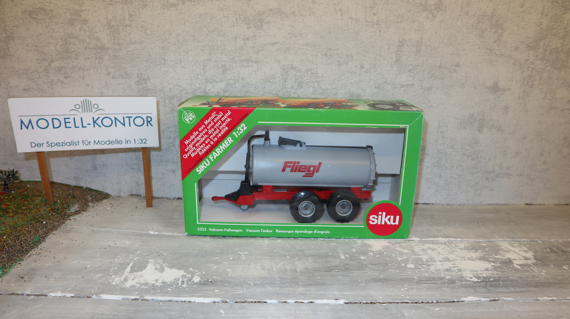 Siku 2252 in 1:32, Vakuum-Faßwagen FLIEGL,  NEU in OVP