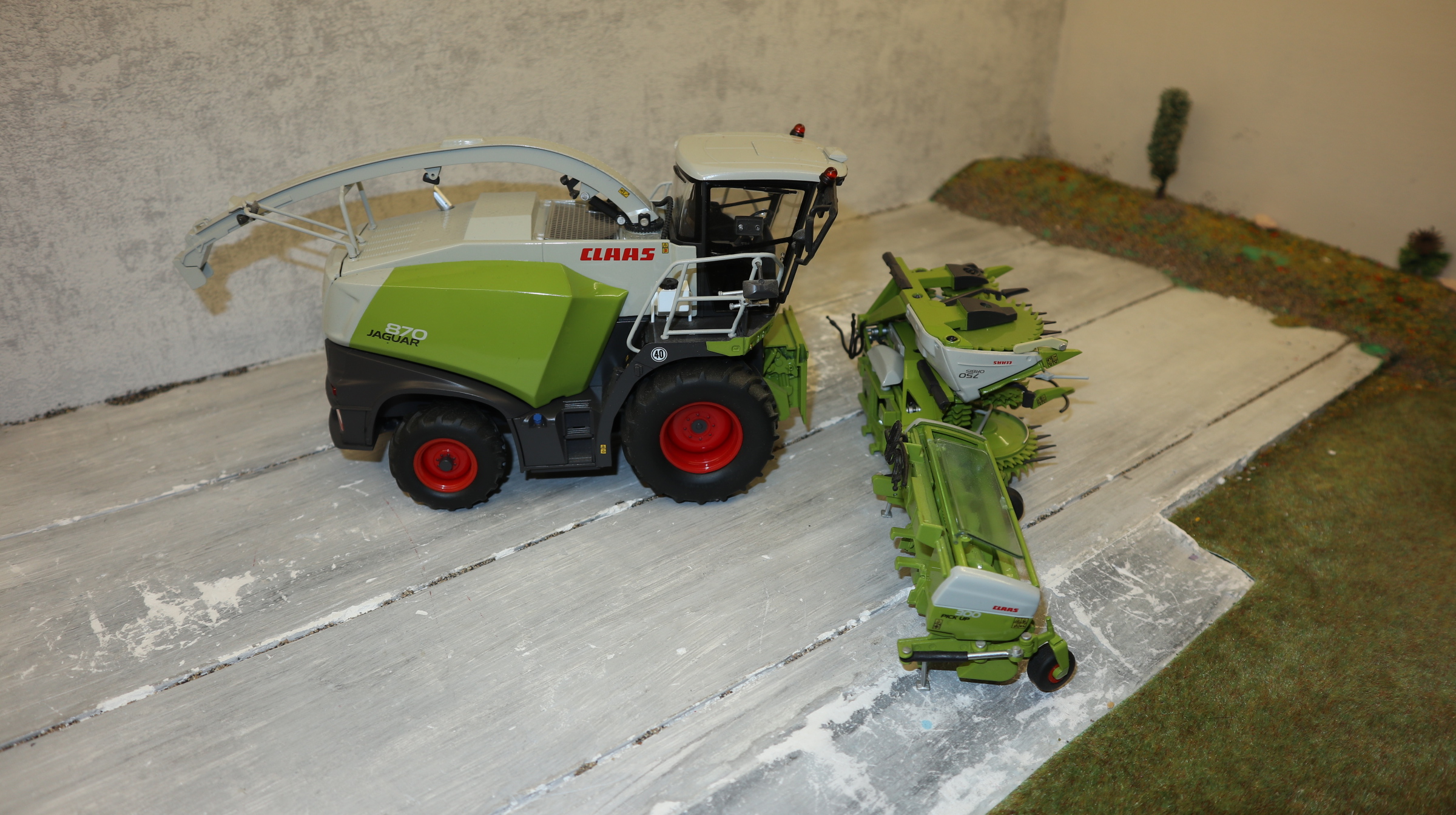 Wiking 01706590 in 1:32, Claas Jaguar 870 mit beiden Vorsätzen, NEU in OVP