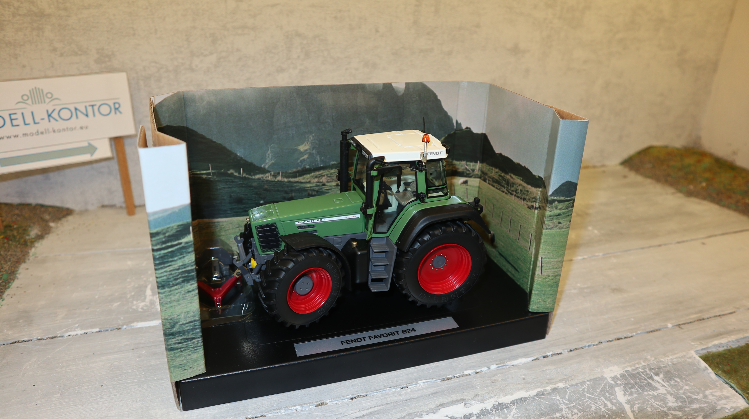 Weise Toys 1002 in 1:32, Fendt Favorit 824, NEU in OVP