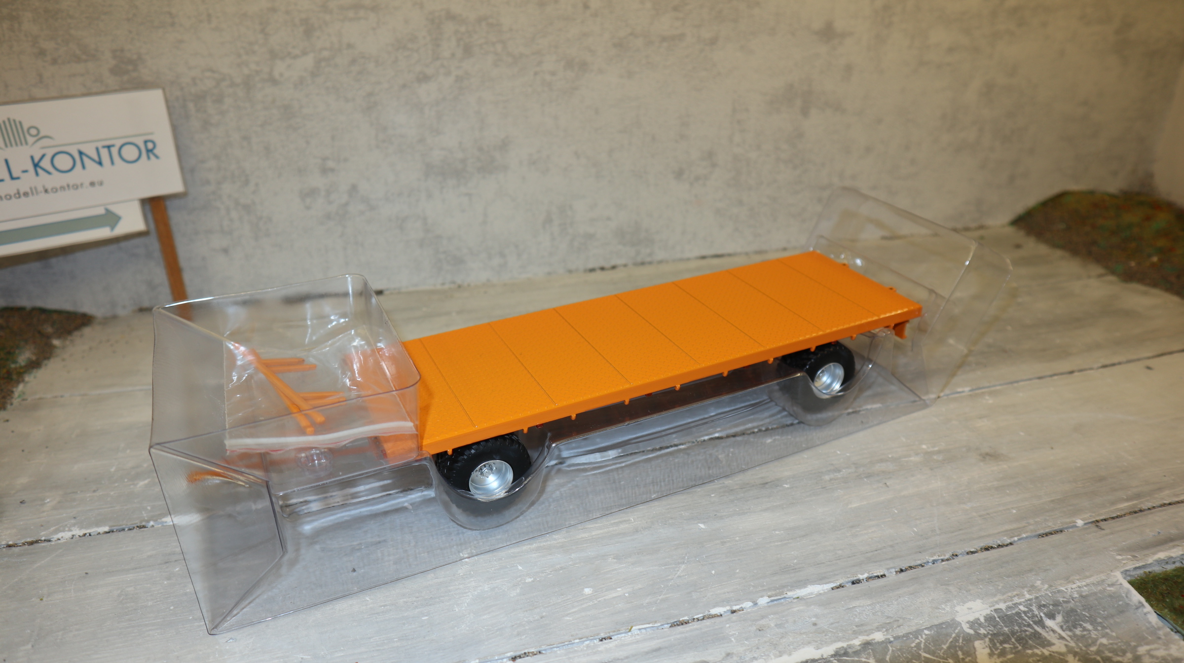 MarGe LEG 007 in 1:32, Agriculural Trailer in gelb, NEU in OVP