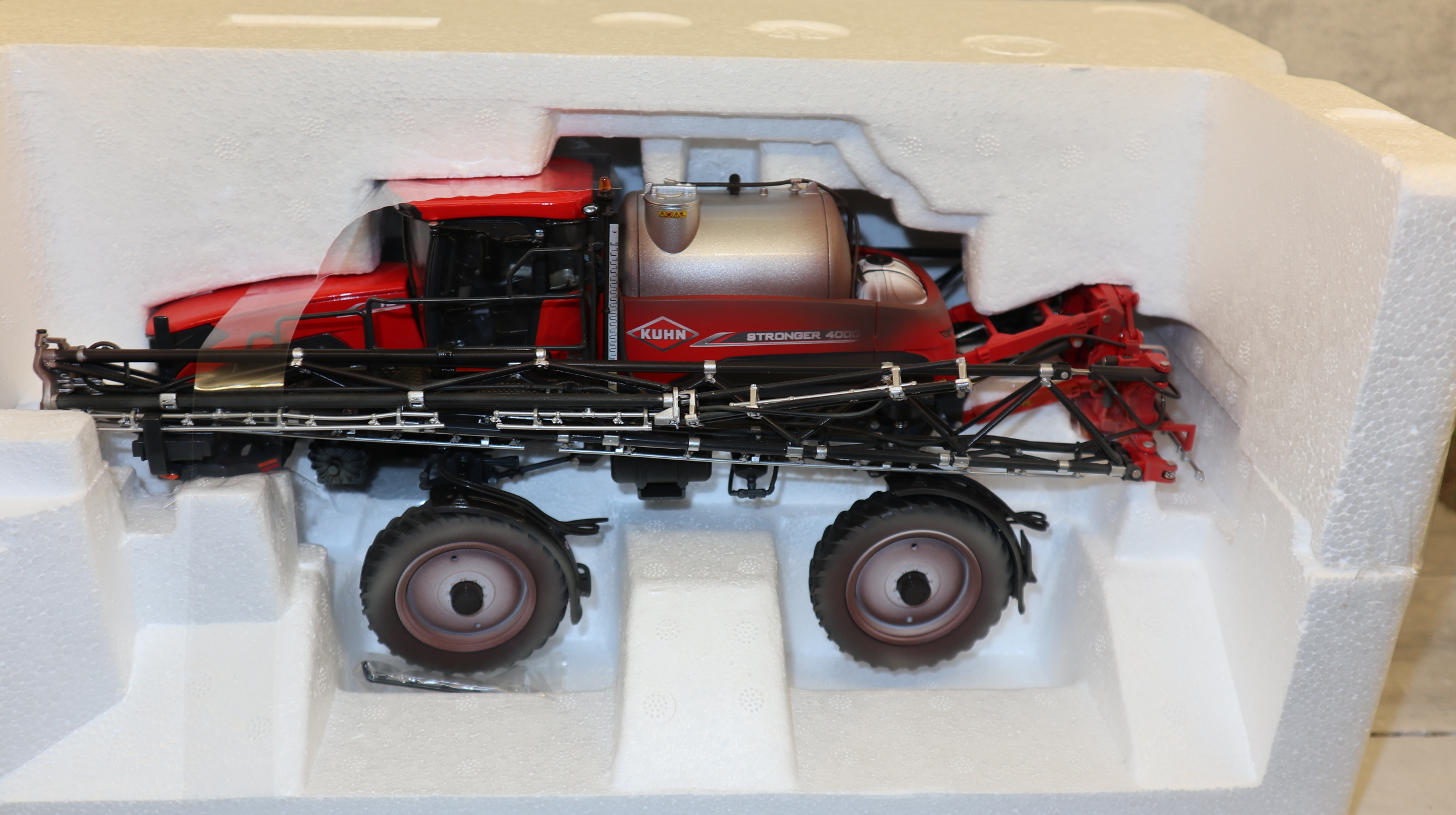 ROS 602434 in 1:32, Kuhn Stronger ST 4000HD Muddy-Version, NEU in OVP