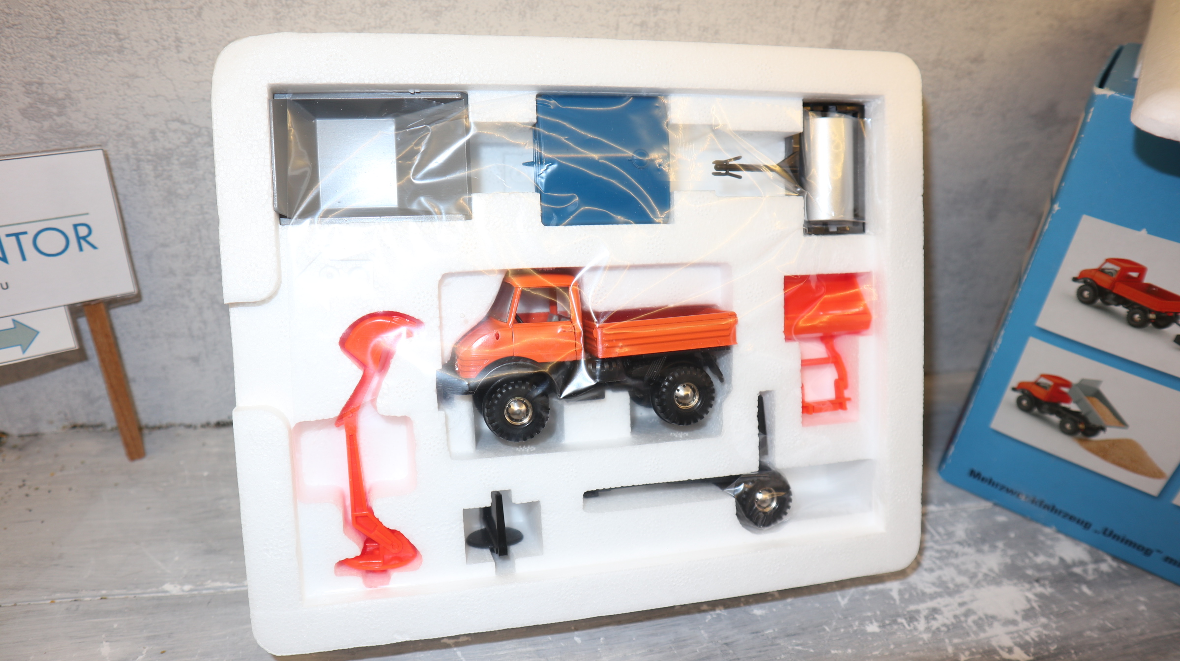 Märklin 18310 Unimog mit Zubehör, NEU in OVP