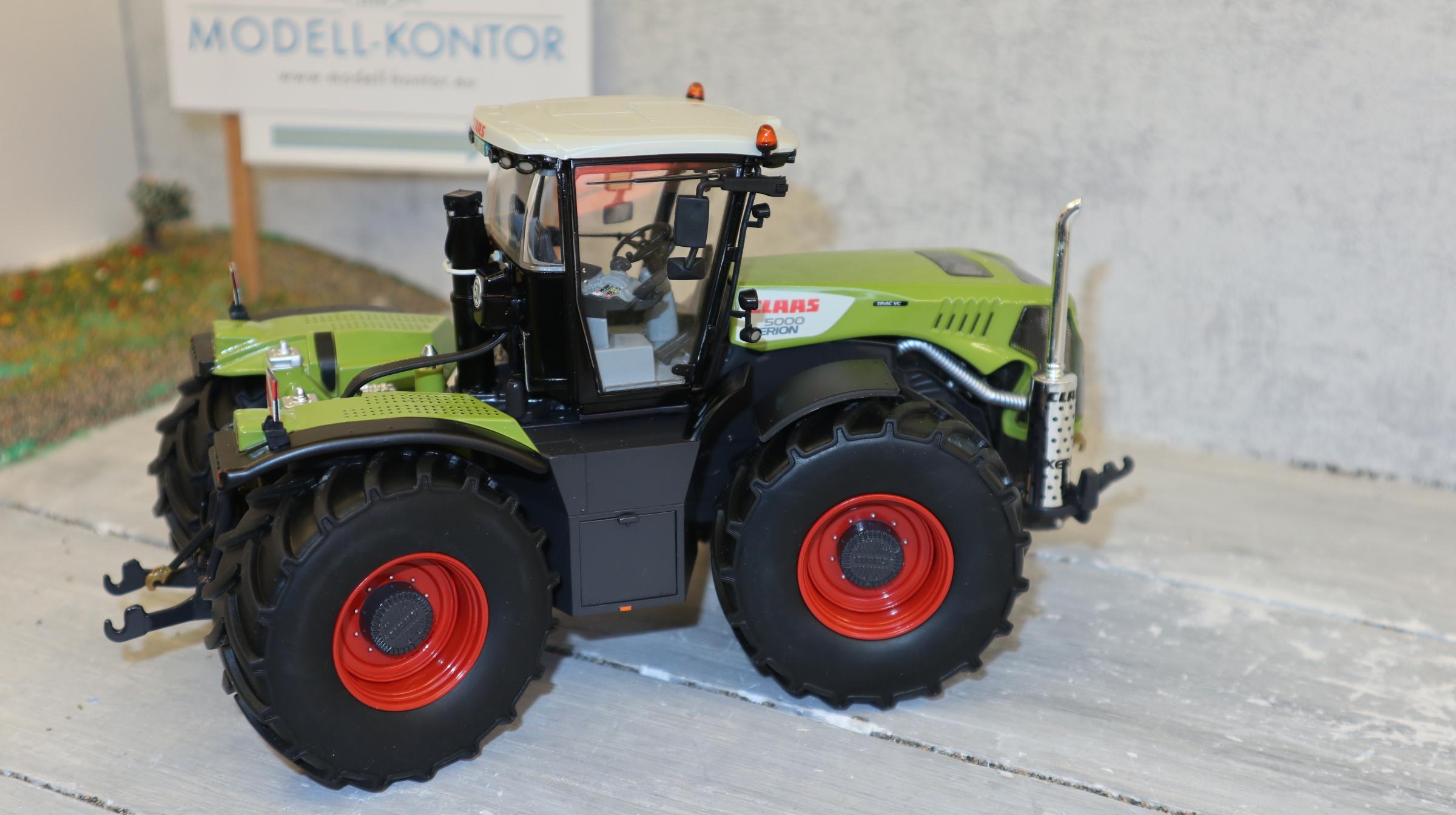 Wiking 077308 in 1:32,  CLAAS Xerion 5000, NEU in OVP