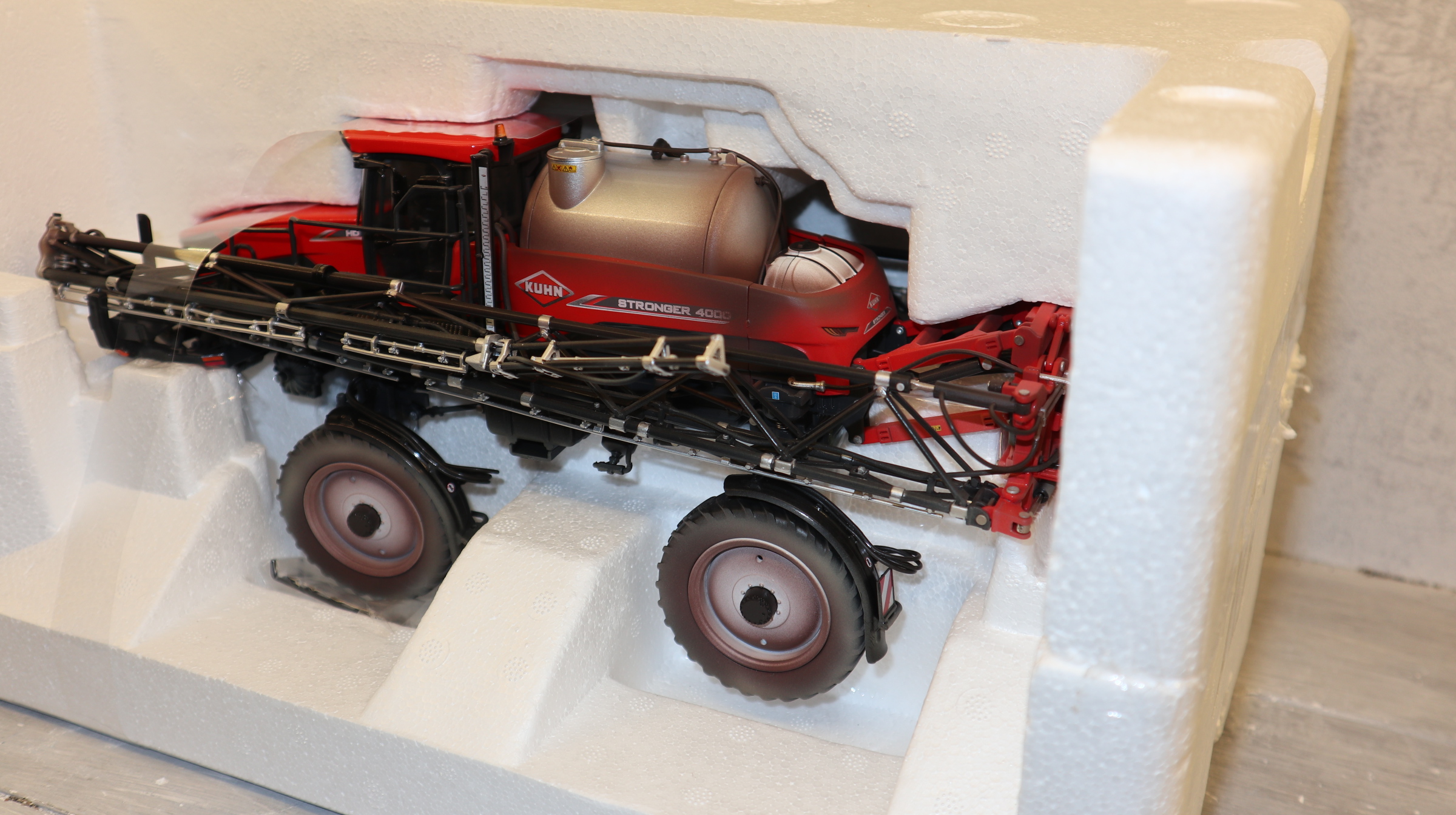 ROS 602434 in 1:32, Kuhn Stronger ST 4000HD Muddy-Version, NEU in OVP