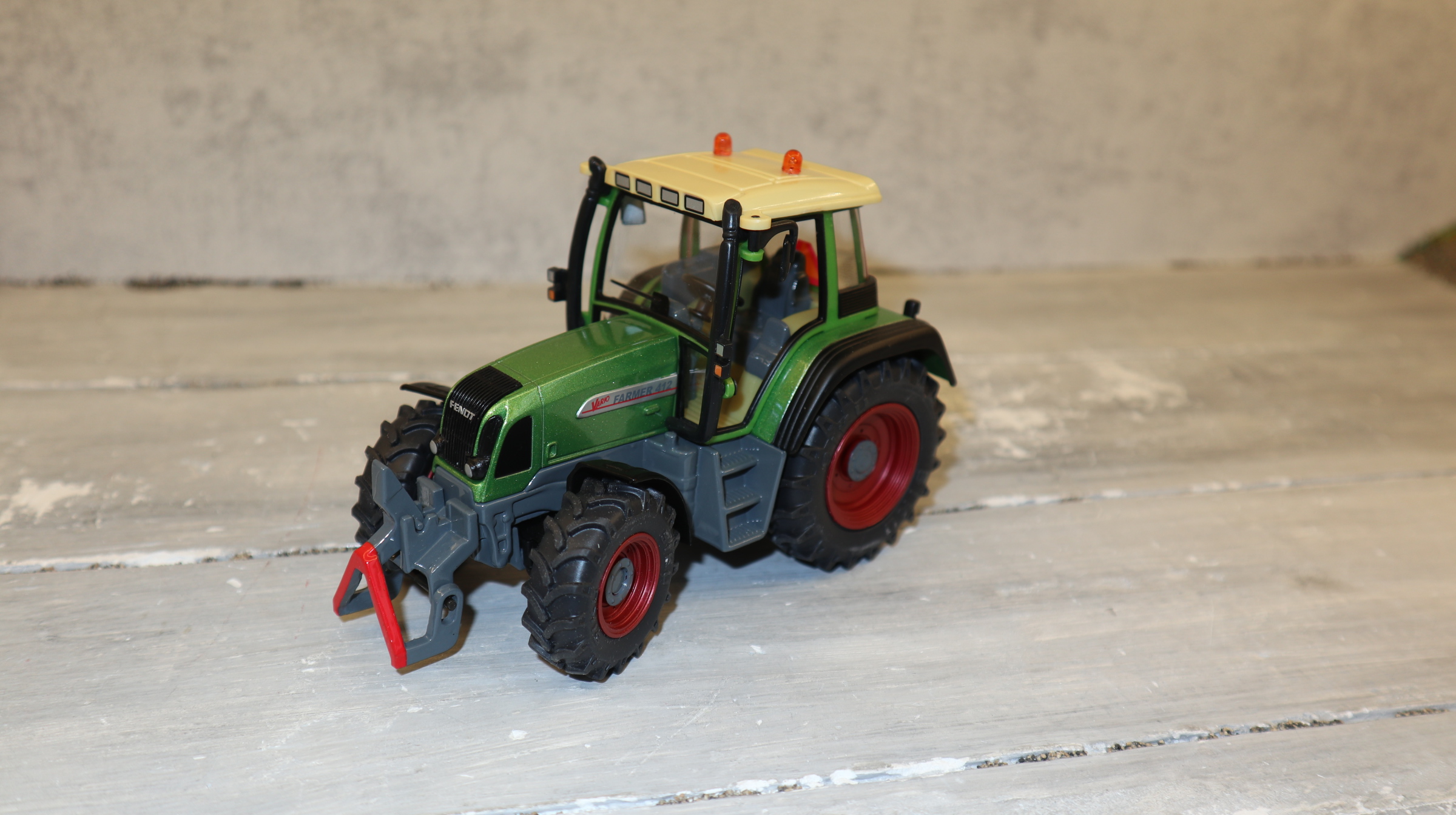 Siku 2968 in 1:32,  Sondermodell Fendt 412 grünmetallic , NEU in OVP