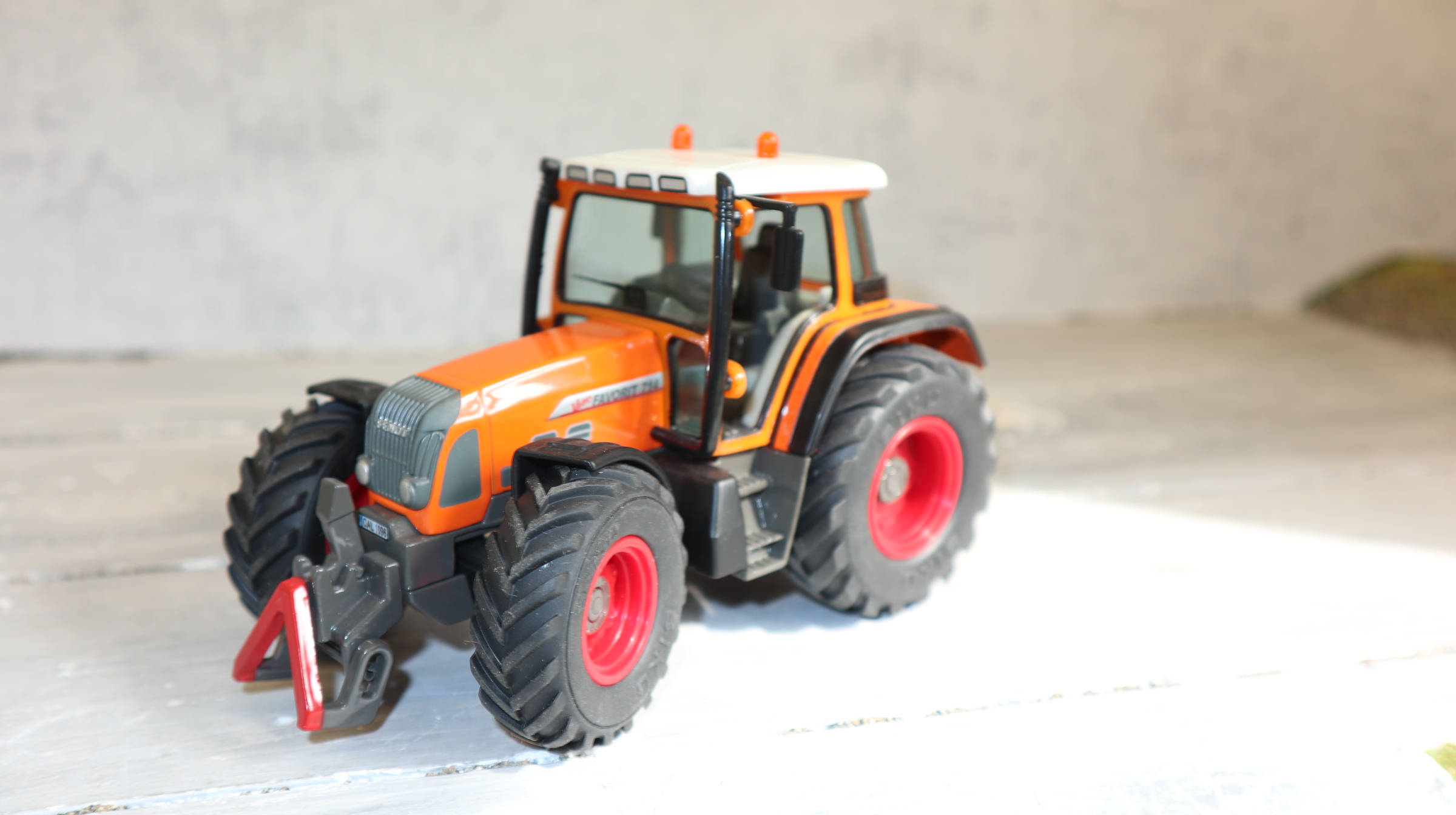 Siku 2965 in 1:32, Fendt 714 Vario Kommunal, Sondermodell, NEU in OVP