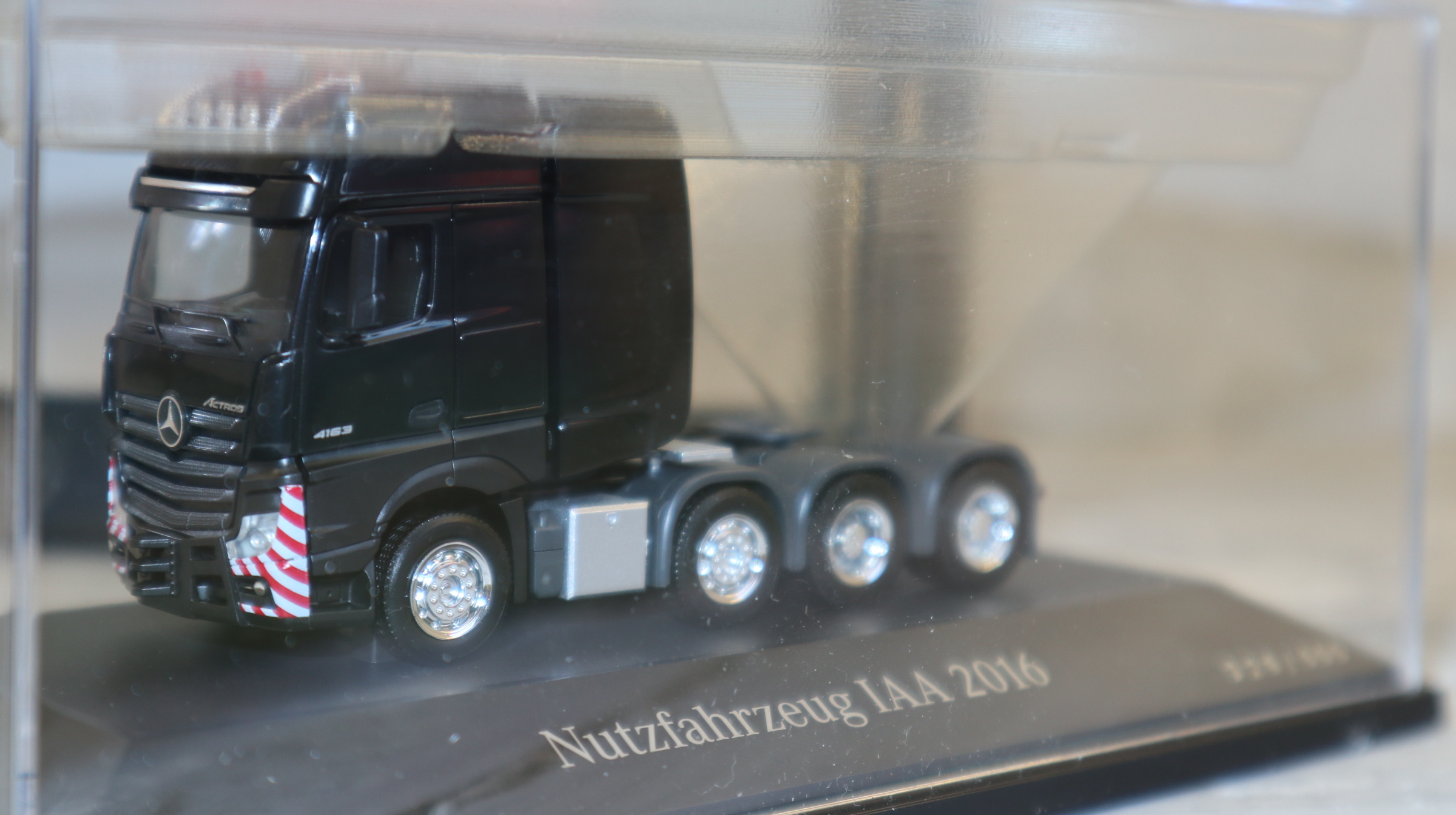 Herpa in 1:87. MB Actros SLT, Sondermodell zur  IAA 2016, Modellnummer 329 / 500, NEU in OVP