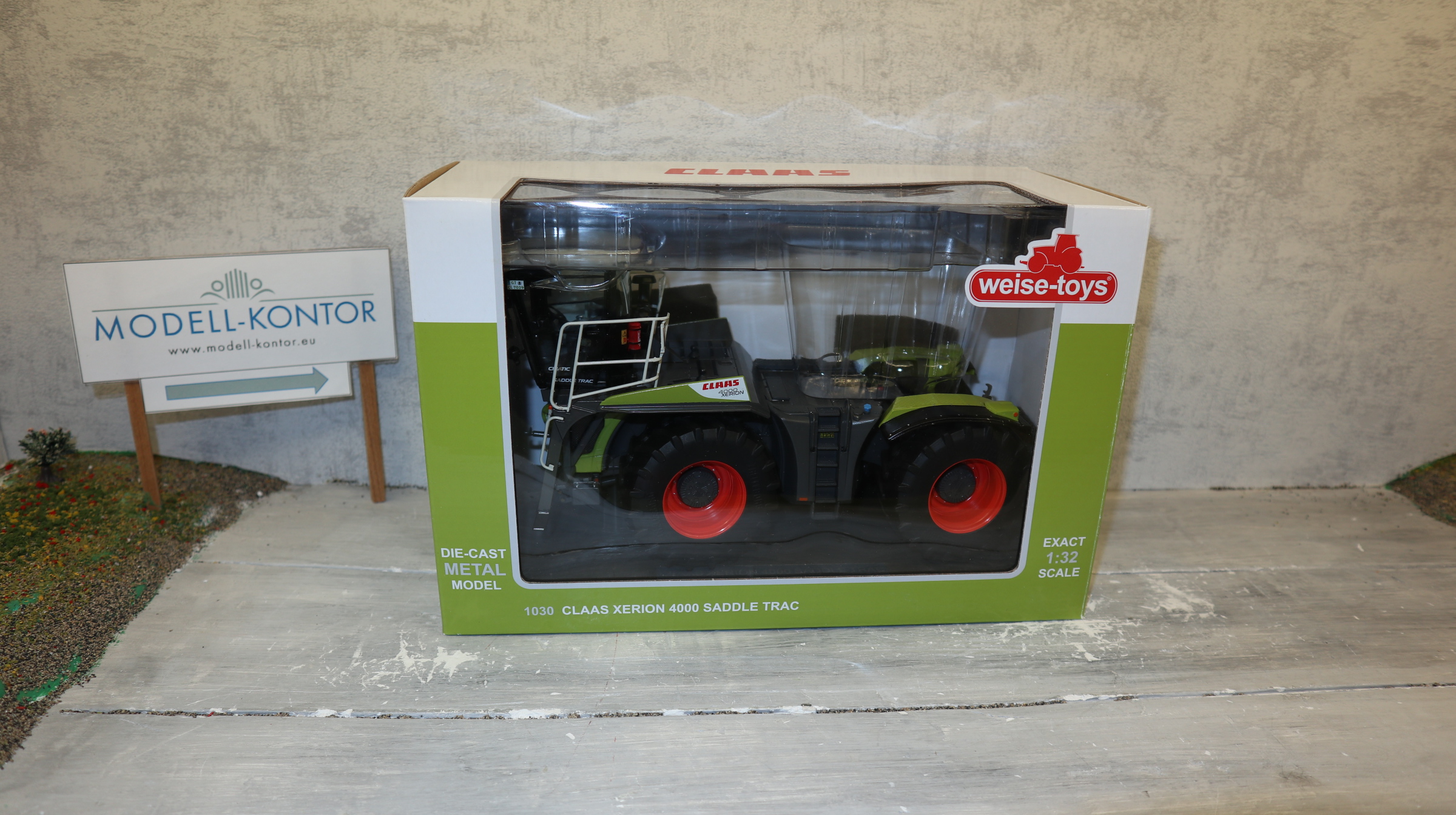 Weise Toys 1030 in 1:32, CLAAS Xerion 4000 Saddle Trac, NEU in OVP