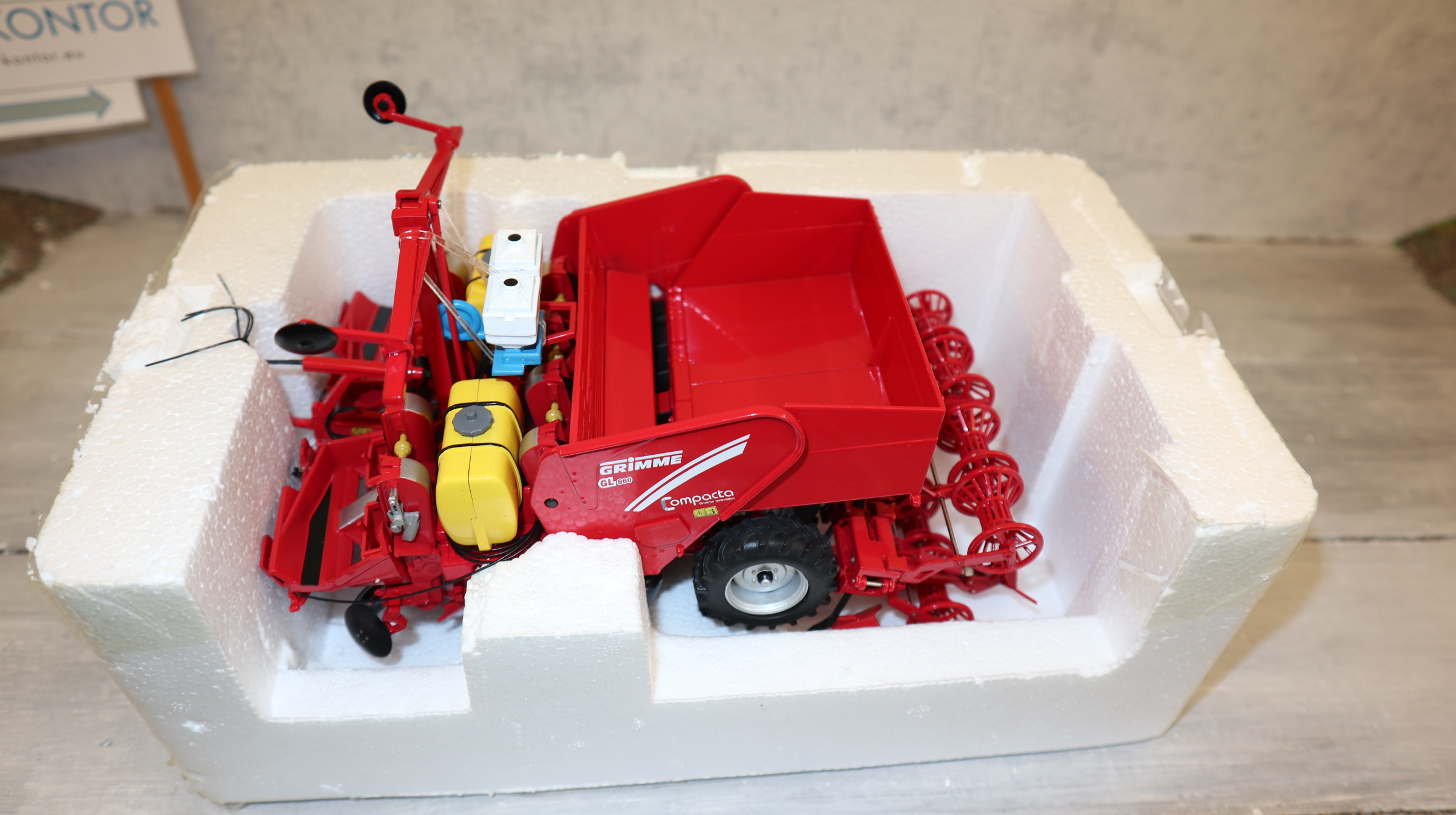 ROS  601451 in 1:32, Grimme Kartoffelleger Compacta GL 860, NEU in OVP