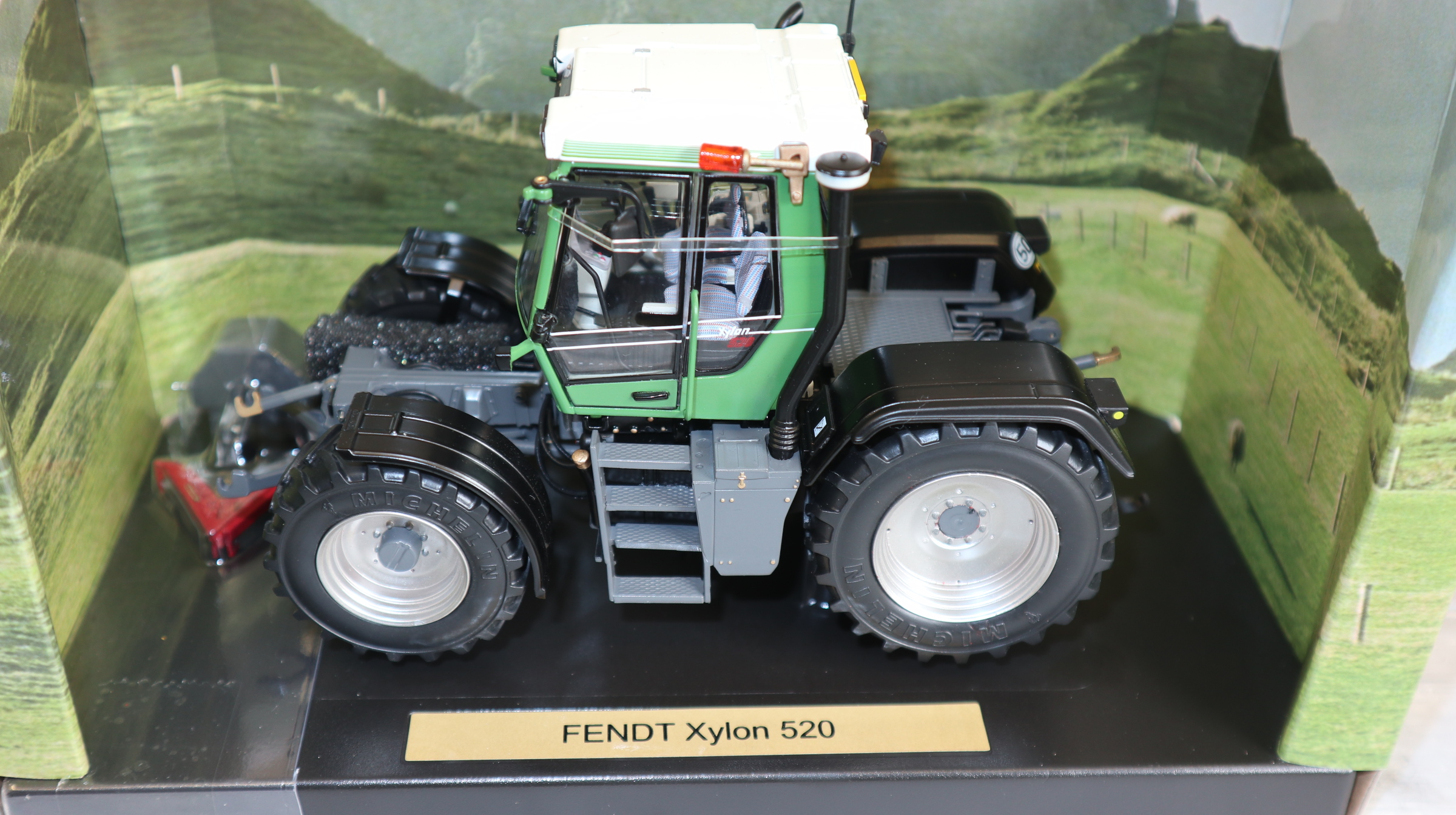 Weise Toys 2068 in 1:32, Fendt Xylon 520 silberne Felgen,  500 Stück, NEU in OVP