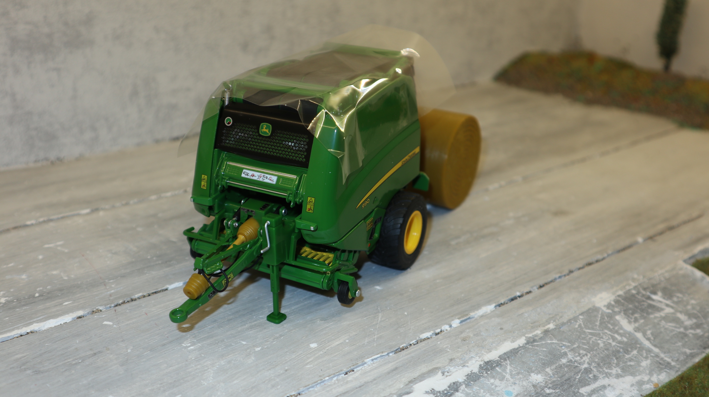 Wiking 077316 in 1:32, JOHN Deere Rundballenpresse 990, NEU in OVP