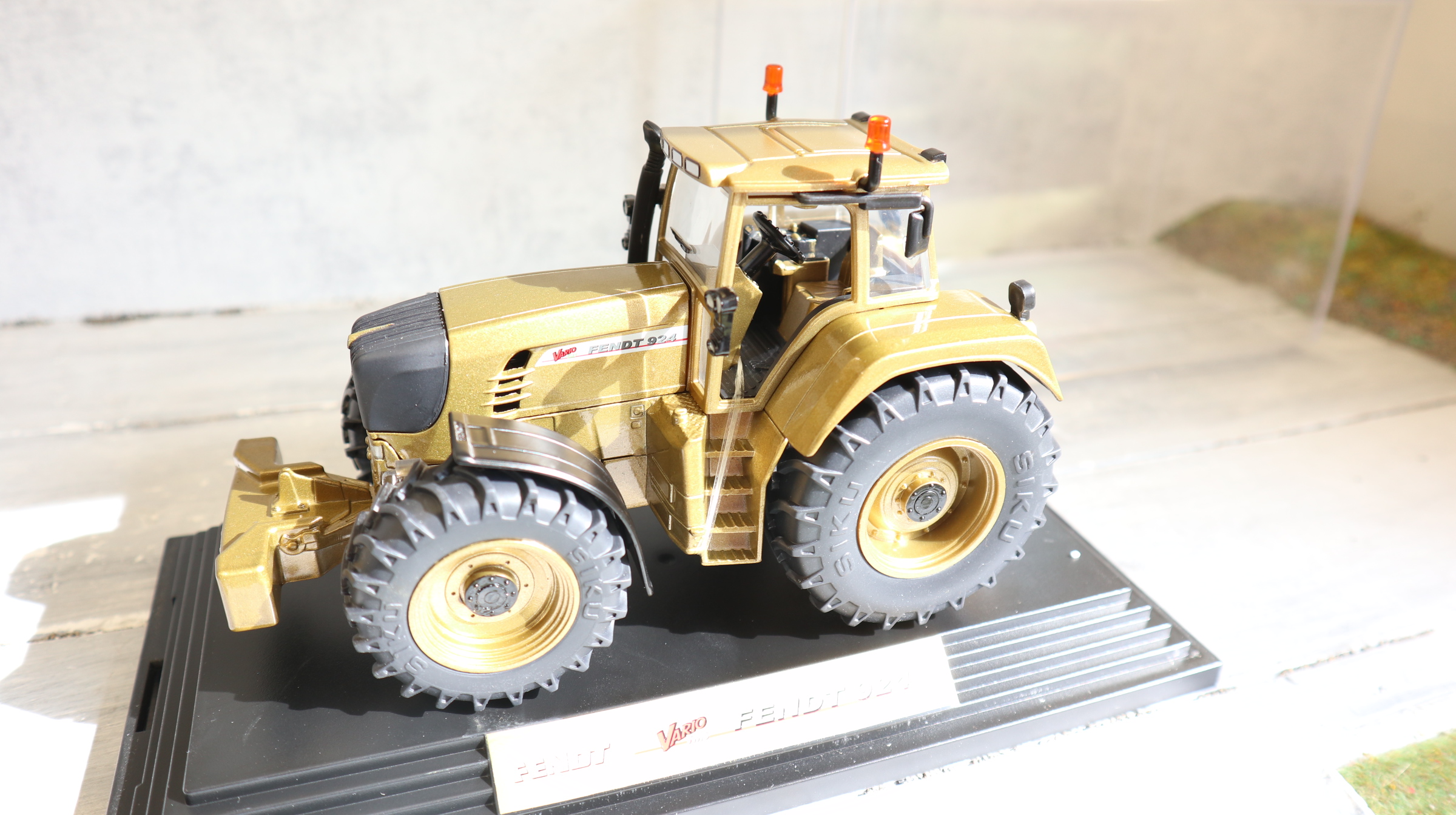 Siku 4600 in 1:32, Fendt 924 in GOLD, Sondermodell VEDES, NEU in OVP