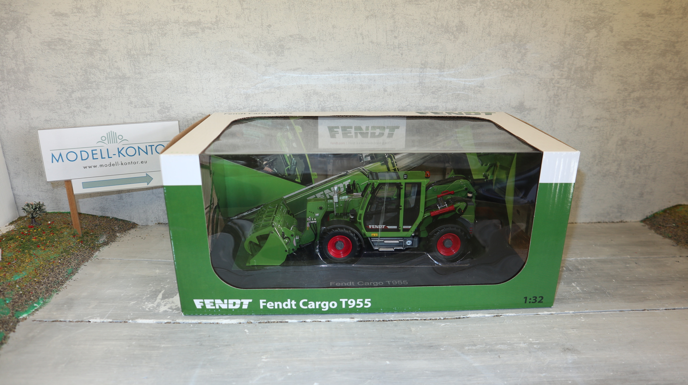 Universal Hobbies UH 6288 in 1:32, Fendt Cargo T955, Teleskopstapler  NEU in OVP