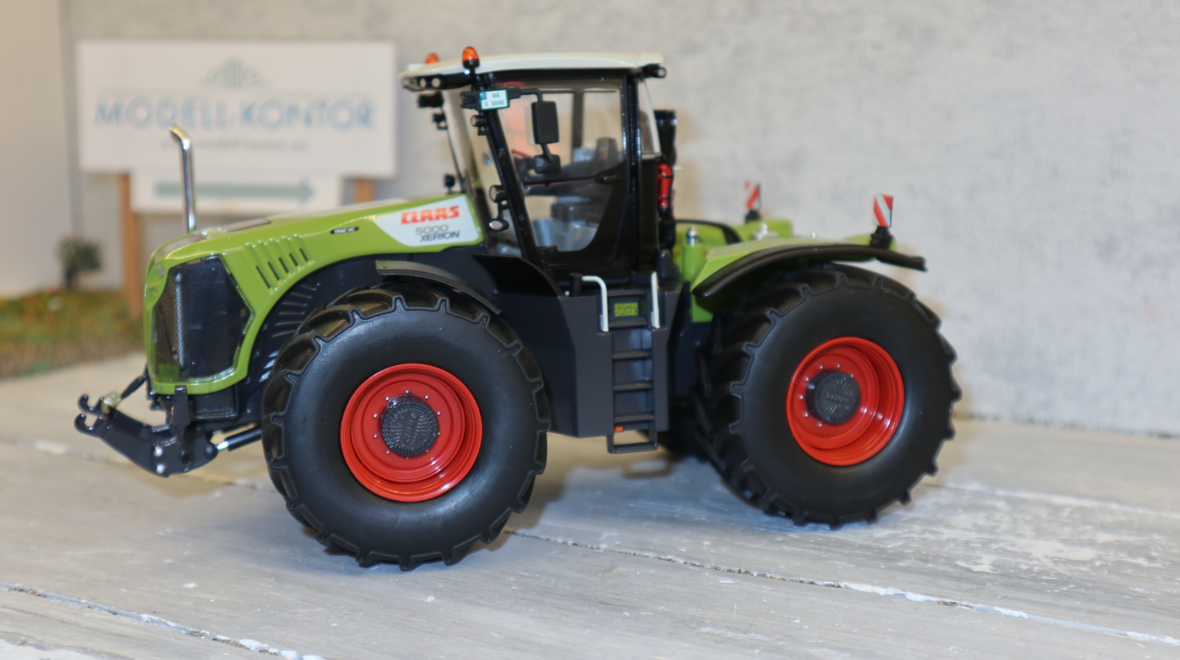 Wiking 077308 in 1:32,  CLAAS Xerion 5000, NEU in OVP