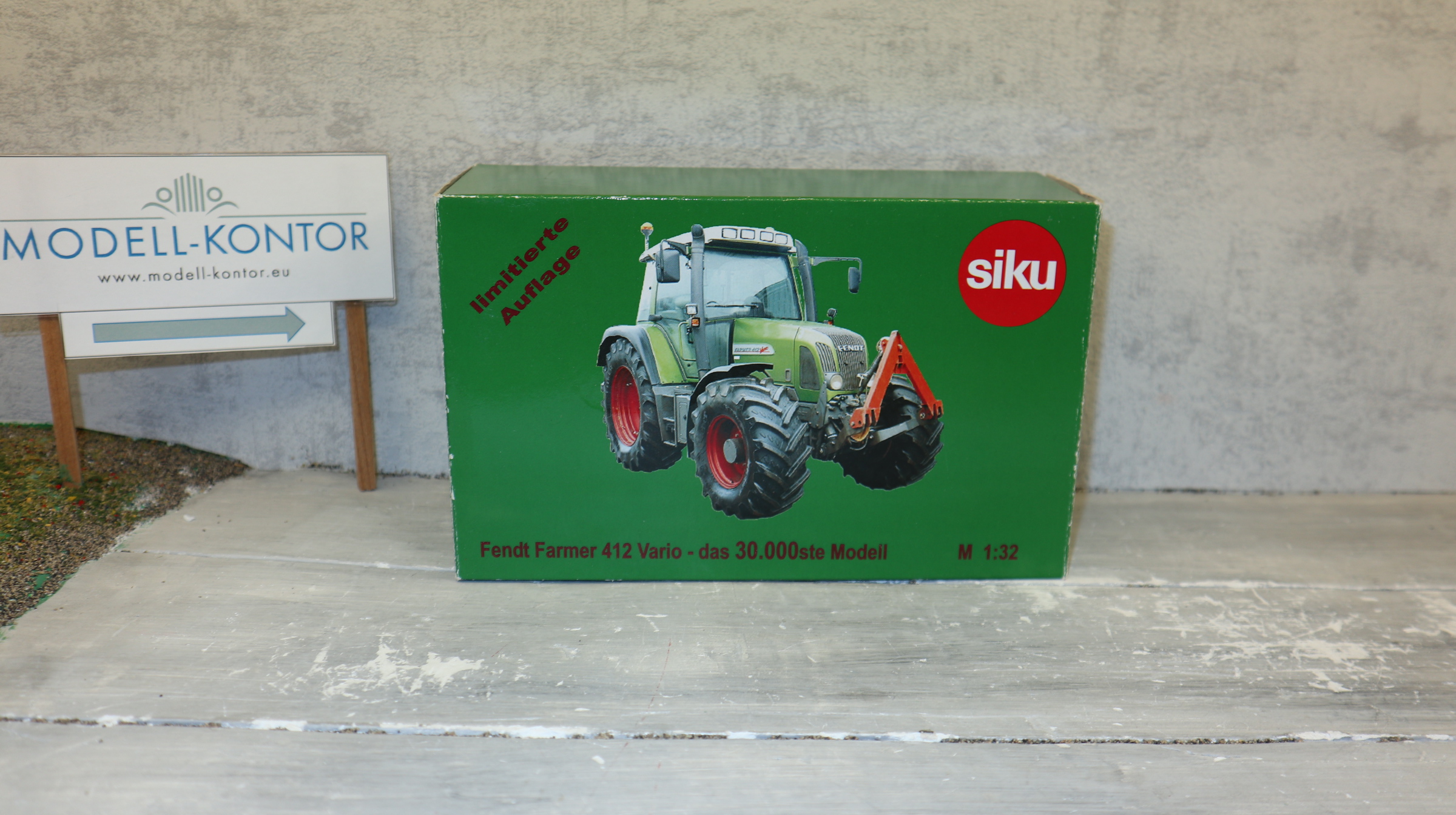 Siku 2968 in 1:32,  Sondermodell Fendt 412 grünmetallic , NEU in OVP