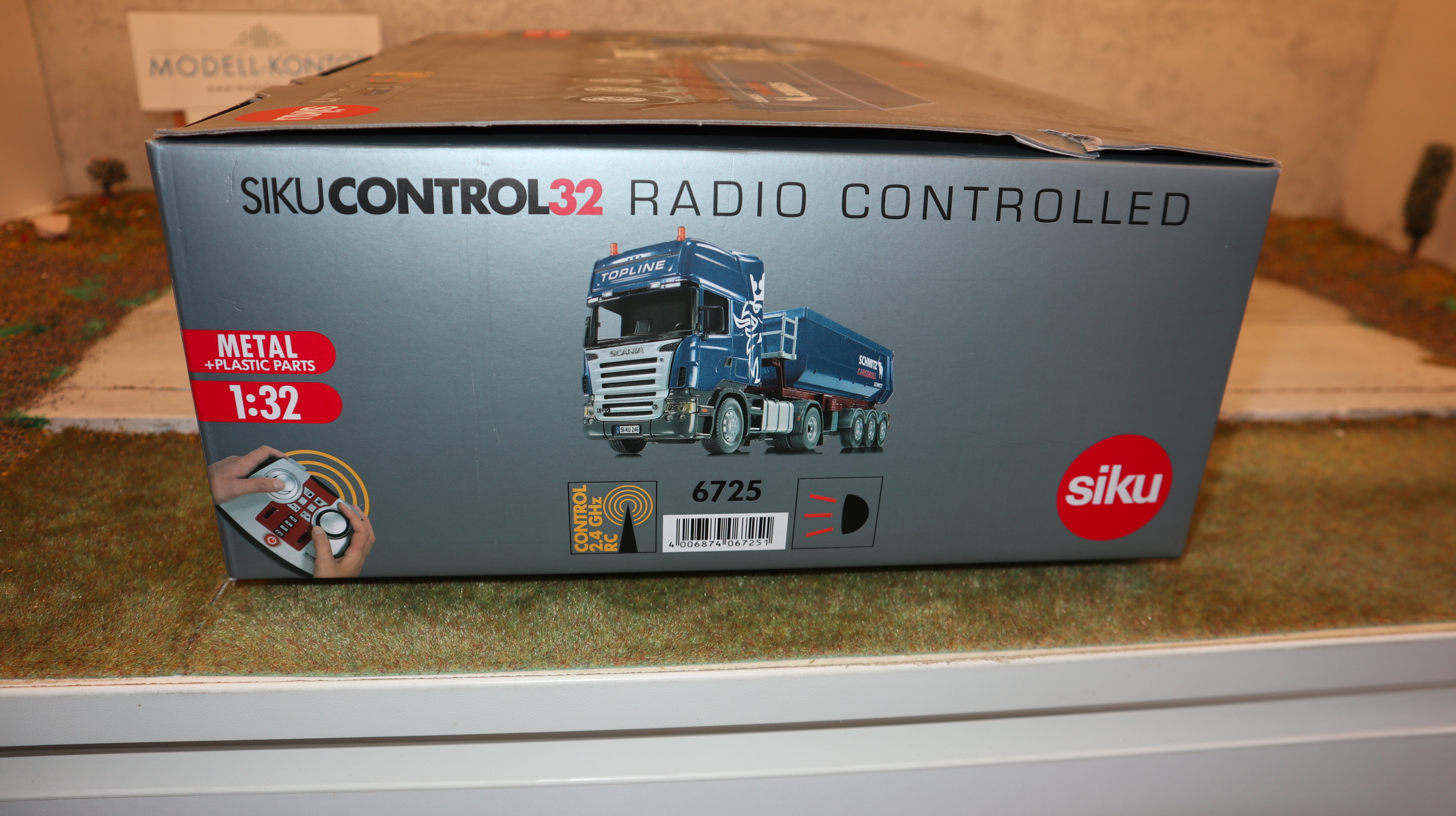 Siku Control 6725 in !:32, SCANIA-Set mit Schmitz Kippmulde, Neu in OVP