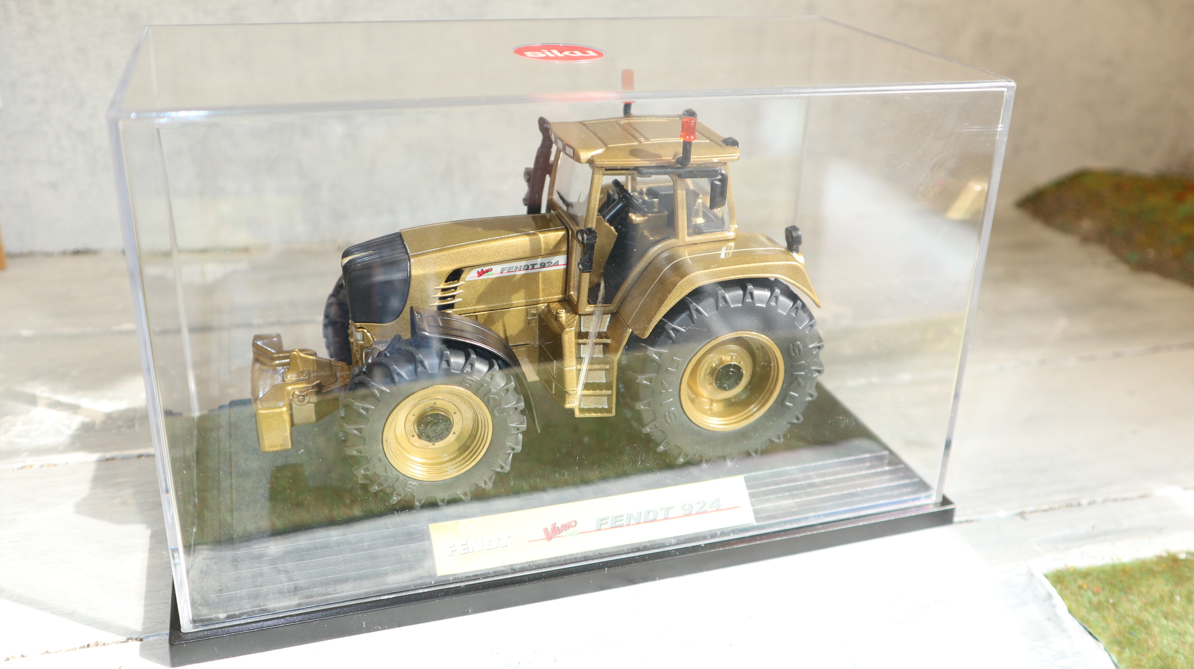 Siku 4600 in 1:32, Fendt 924 in GOLD, Sondermodell VEDES, NEU in OVP