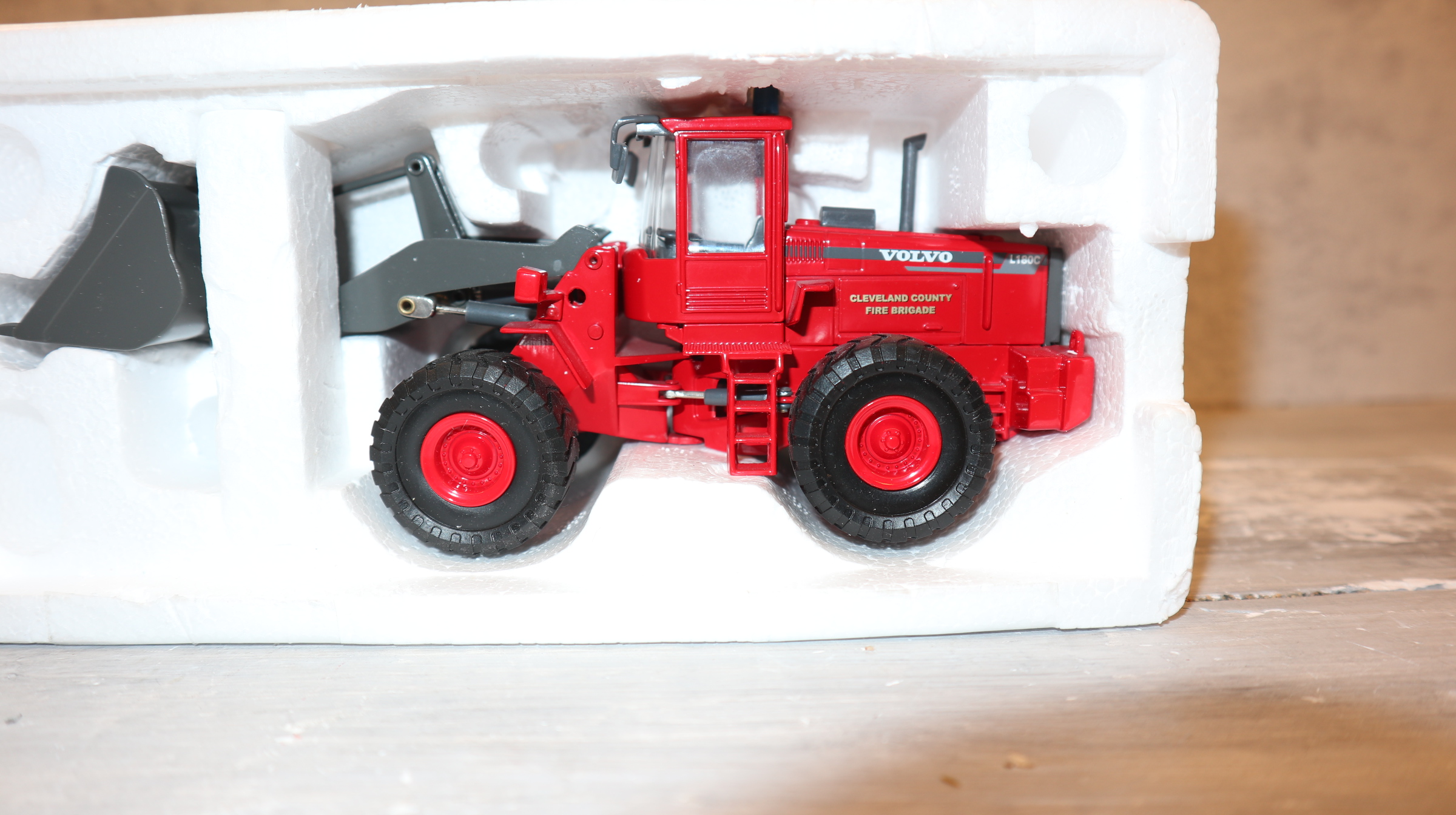 Volvo 1:50,  L180C Radlader Sondermodell "Fire Brigade Cleveland Country"