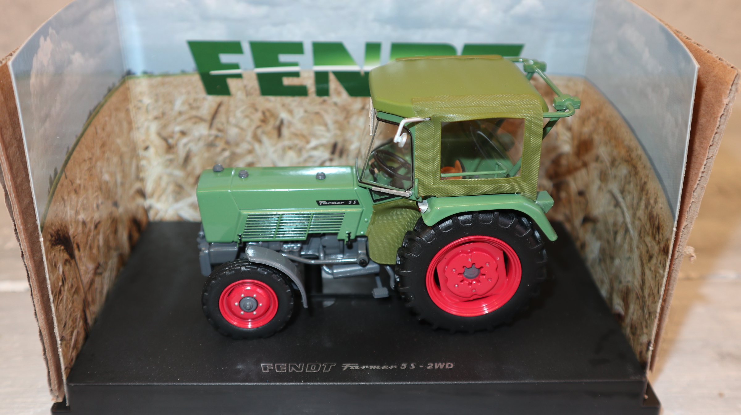 Universal Hobbies UH 5291 in 1:32,  Fendt Farmer 5S 2WD mit PEKO-Kabine , NEU in OVP