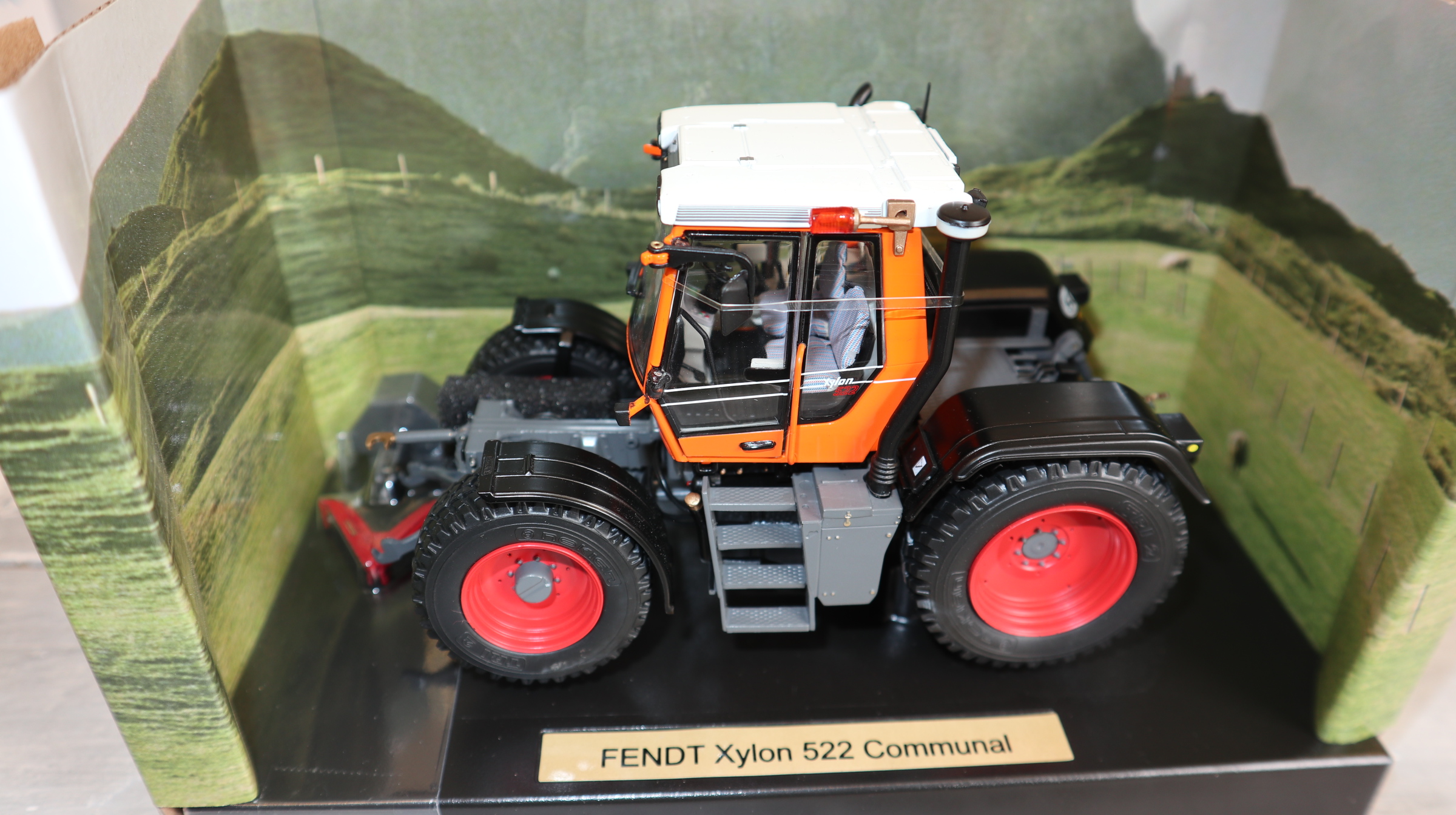 Weise Toys 2069 in 1:32, Fendt Xylon 522 Kommunal 500 Stück, NEU in OVP