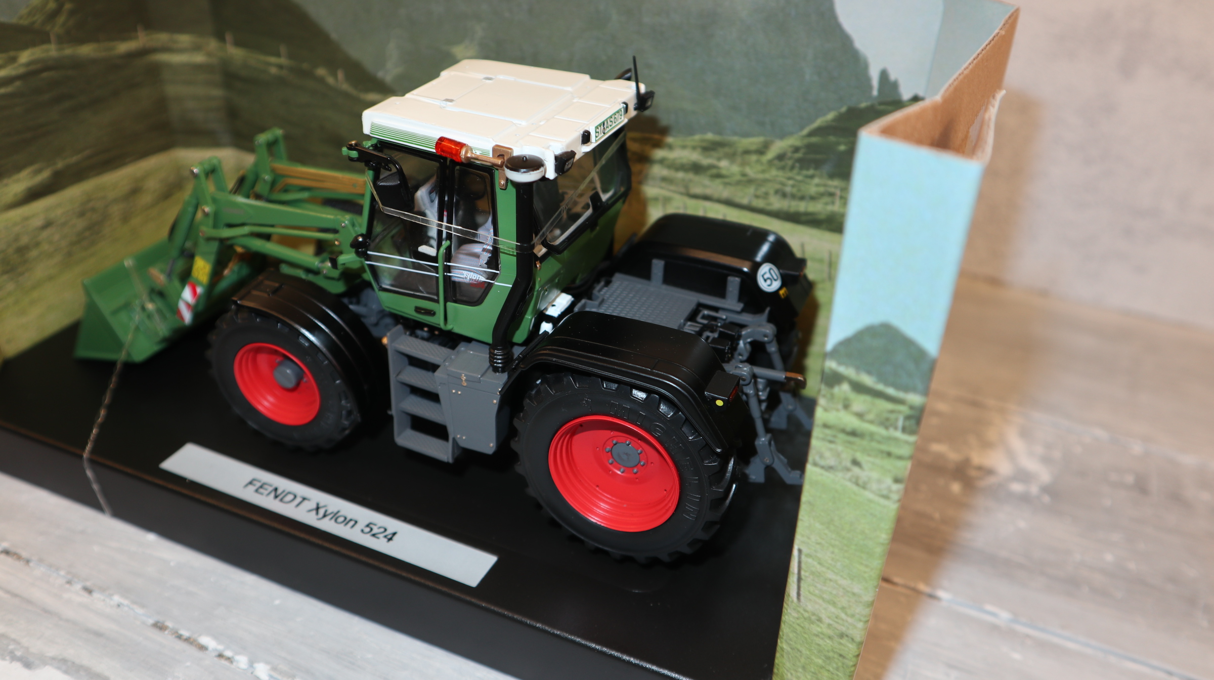 Weise Toys 1082 in 1:32, Fendt Xylon 524 mit Frontlader,  NEU in OVP