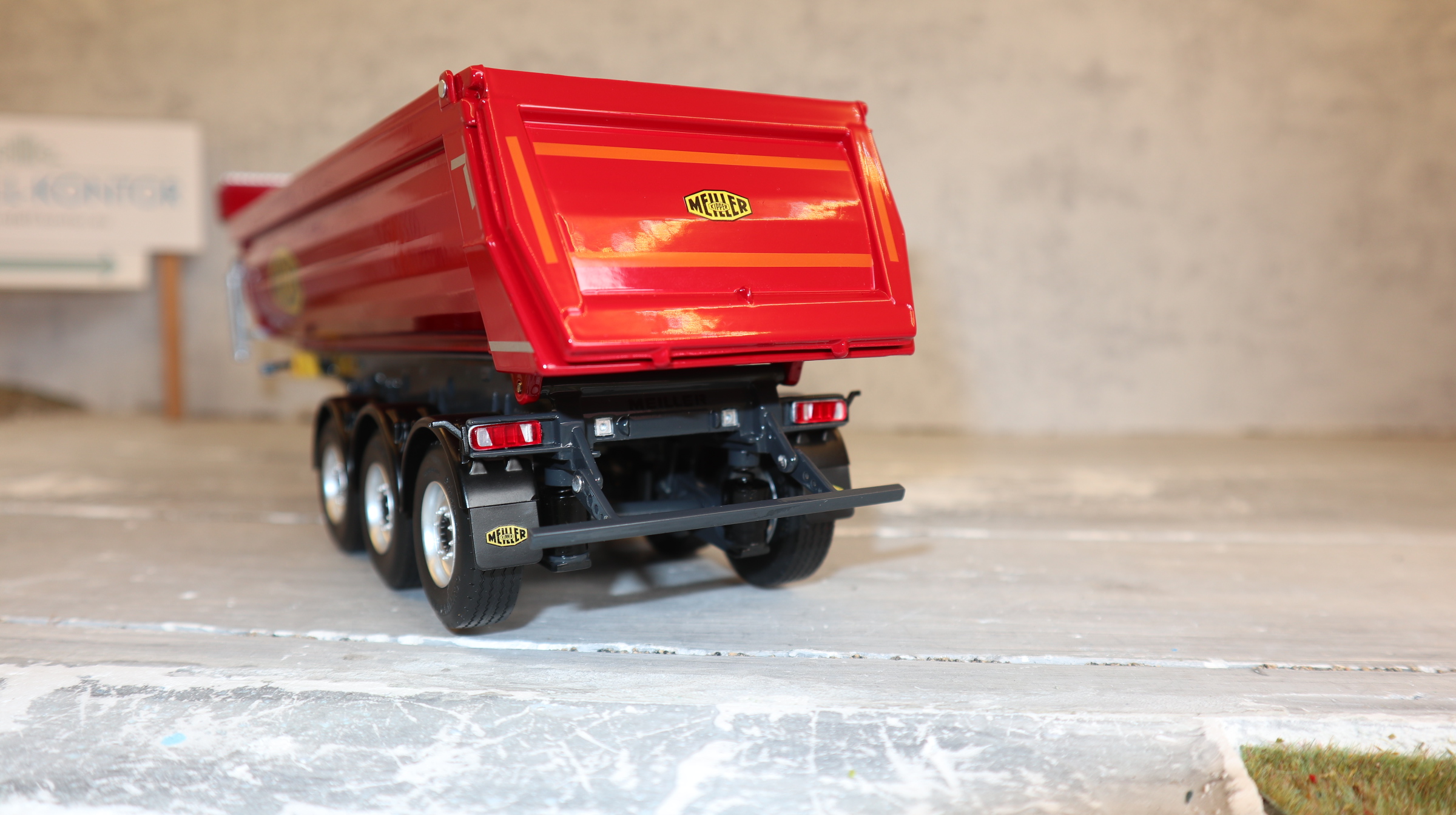 MarGe 2123-02 in 1:32, MEILLER Kipper in ROT, NEU in OVP