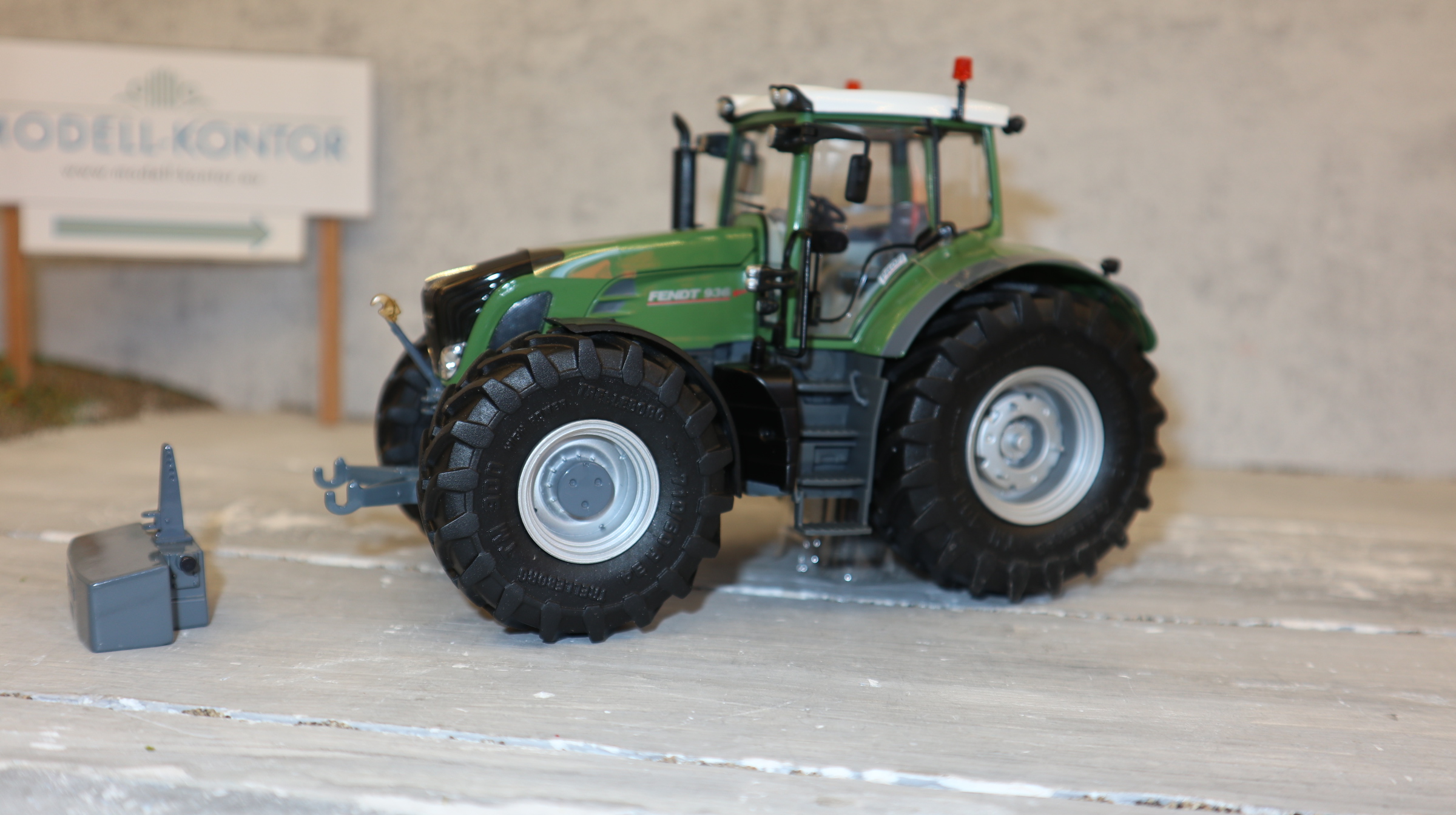 Wiking 077301 in 1:32,  Fendt 936 Vario, TRELLBORG-Reifen  Sondermodell mit silberne Felgen, NEU in OVP