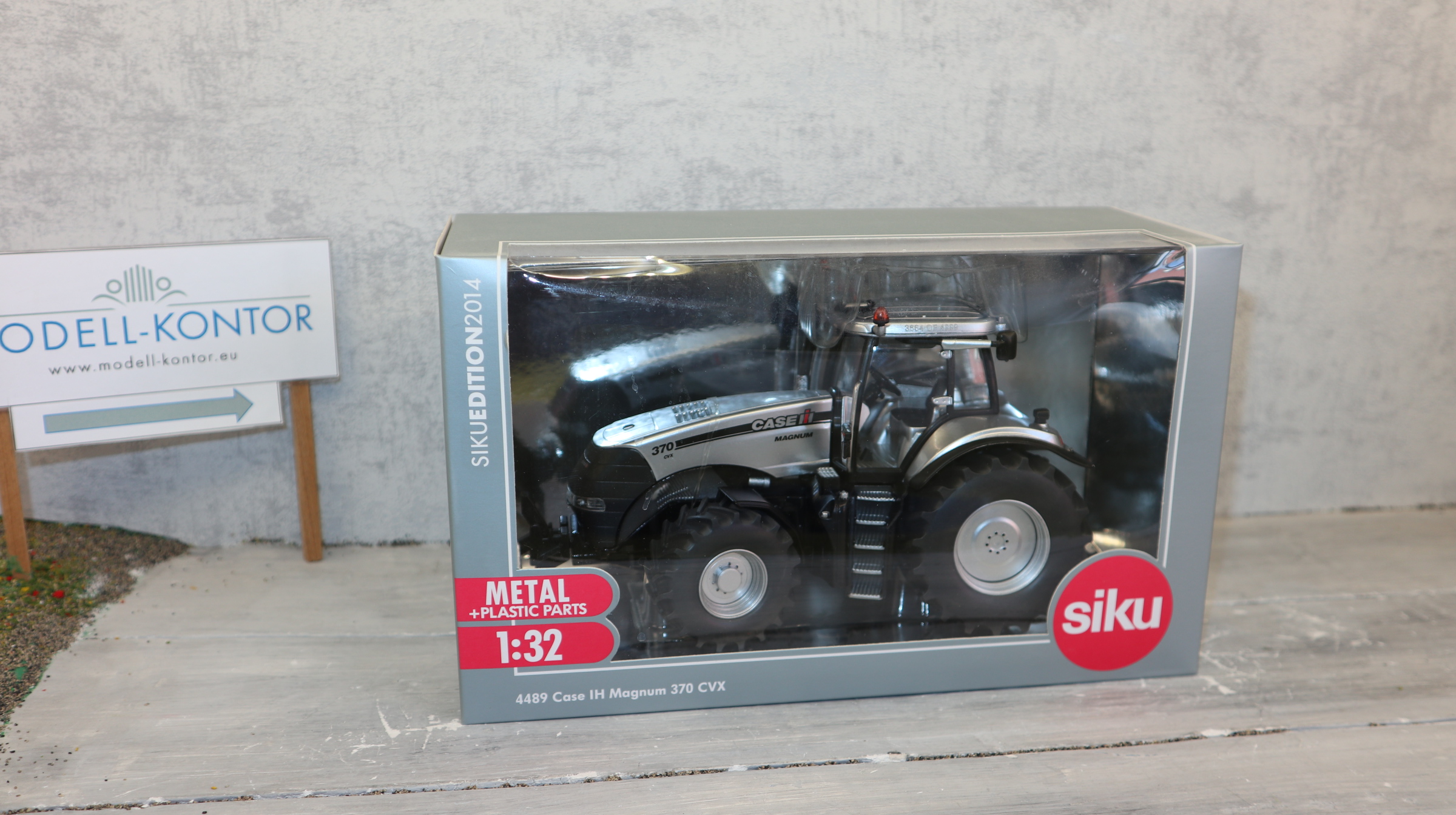 Siku 4489 in 1:32 CASE IH Magnum 370, Sondermodell Silverline, Edition 2014, NEU in OVP