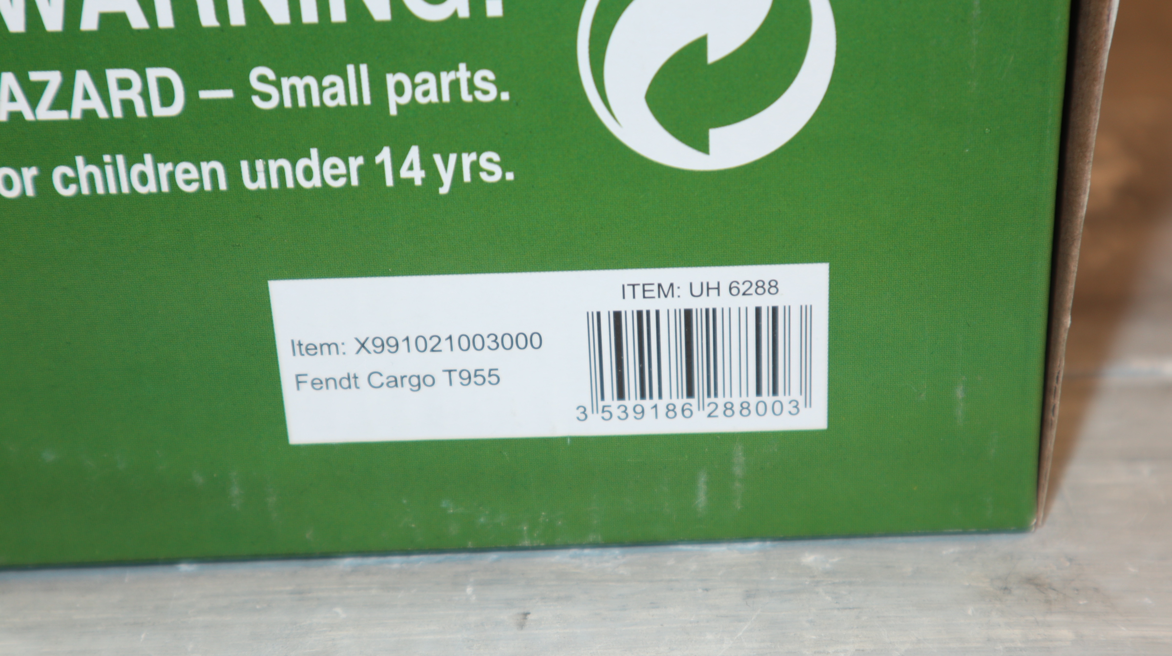 Universal Hobbies UH 6288 in 1:32, Fendt Cargo T955, Teleskopstapler  NEU in OVP