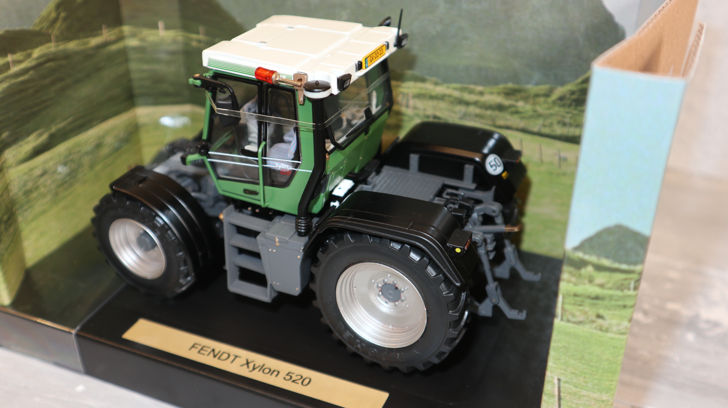 Weise Toys 2068 in 1:32, Fendt Xylon 520 silberne Felgen,  500 Stück, NEU in OVP