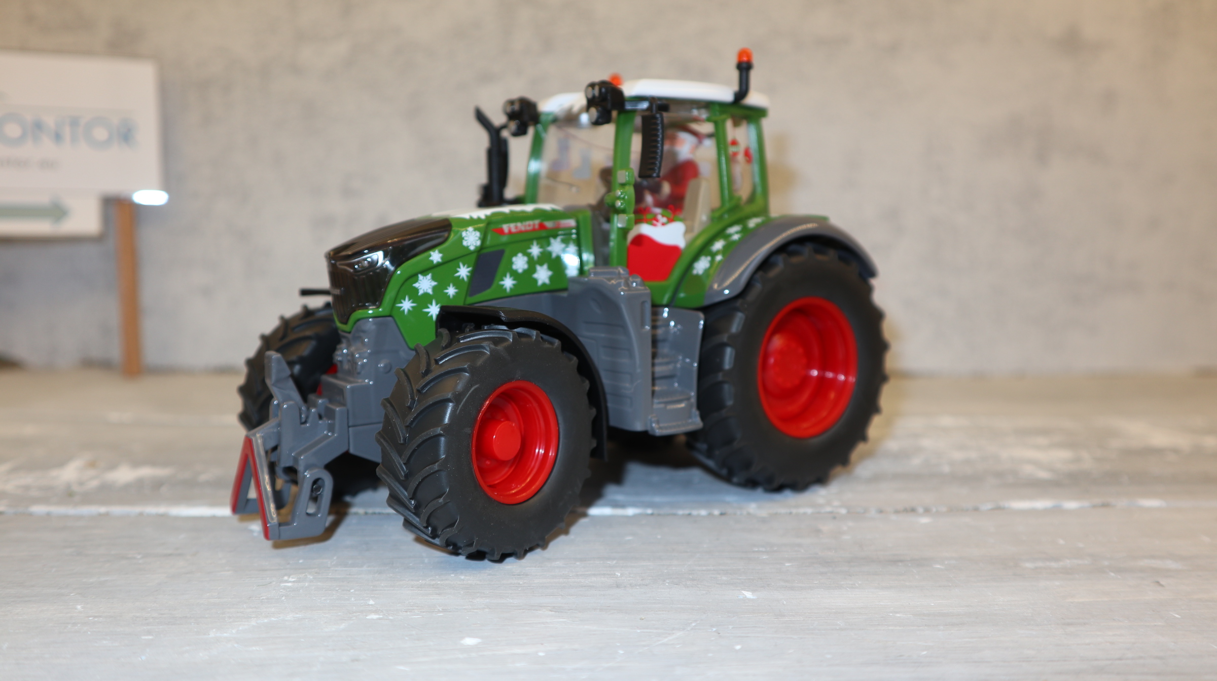 Siku 3224 in 1:32, Weihnachtstrecker 20245 Fendt 728, NEU in OVP 