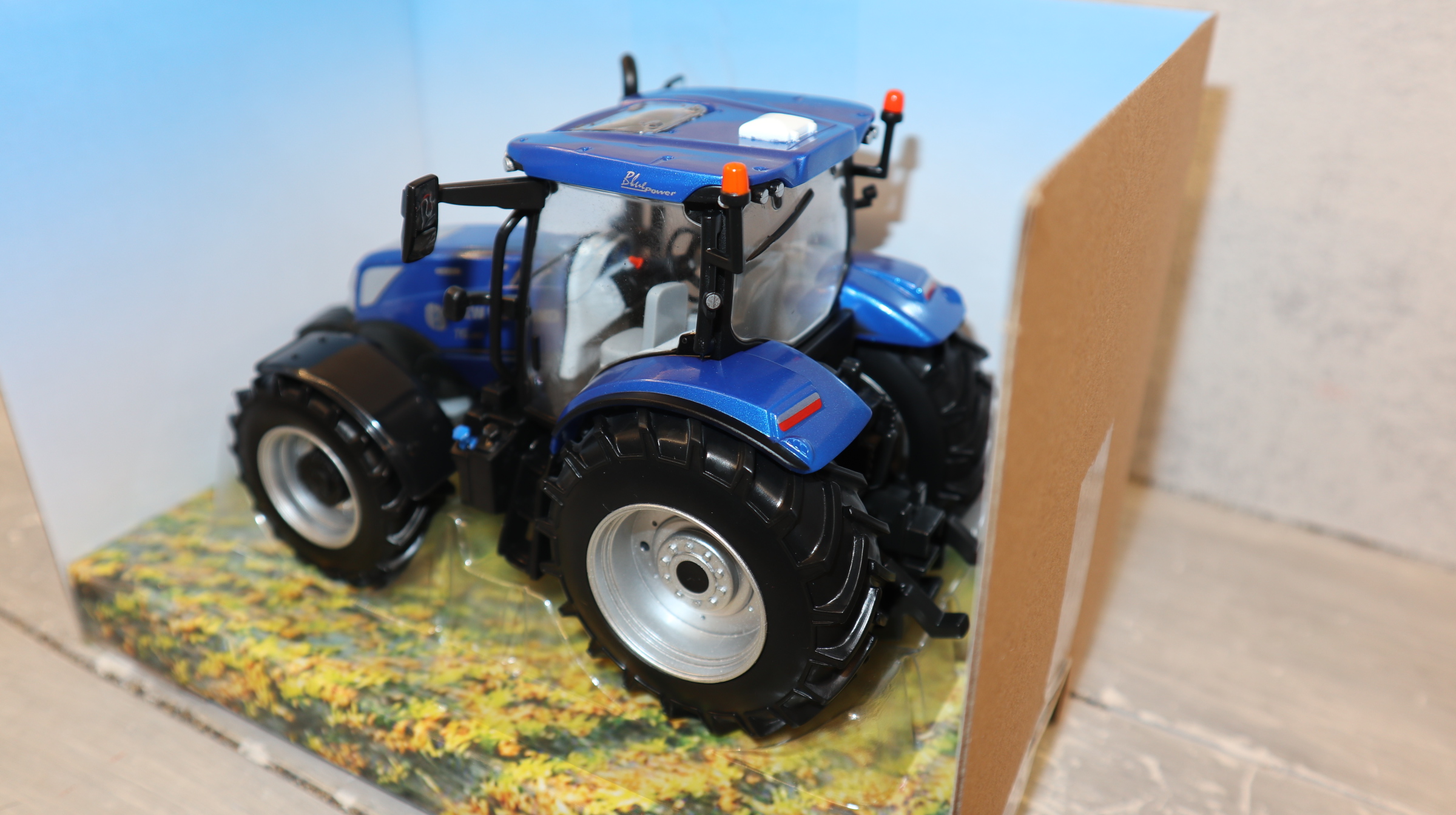 Britains 43319 in 1:32,  New Holland T6.180 Blue Power, NEU in OVP